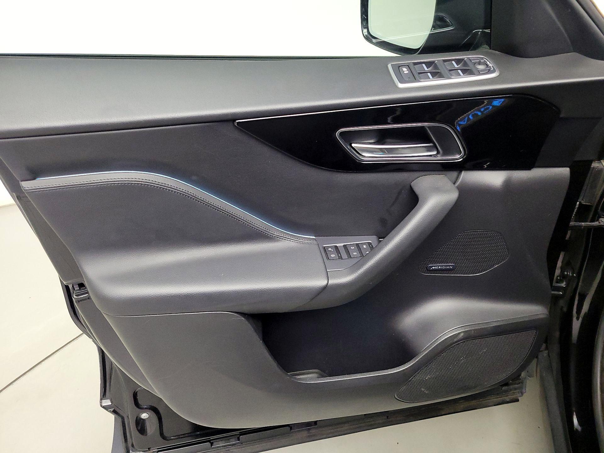 Thumbnail: 2020 Jaguar F-Pace - 12