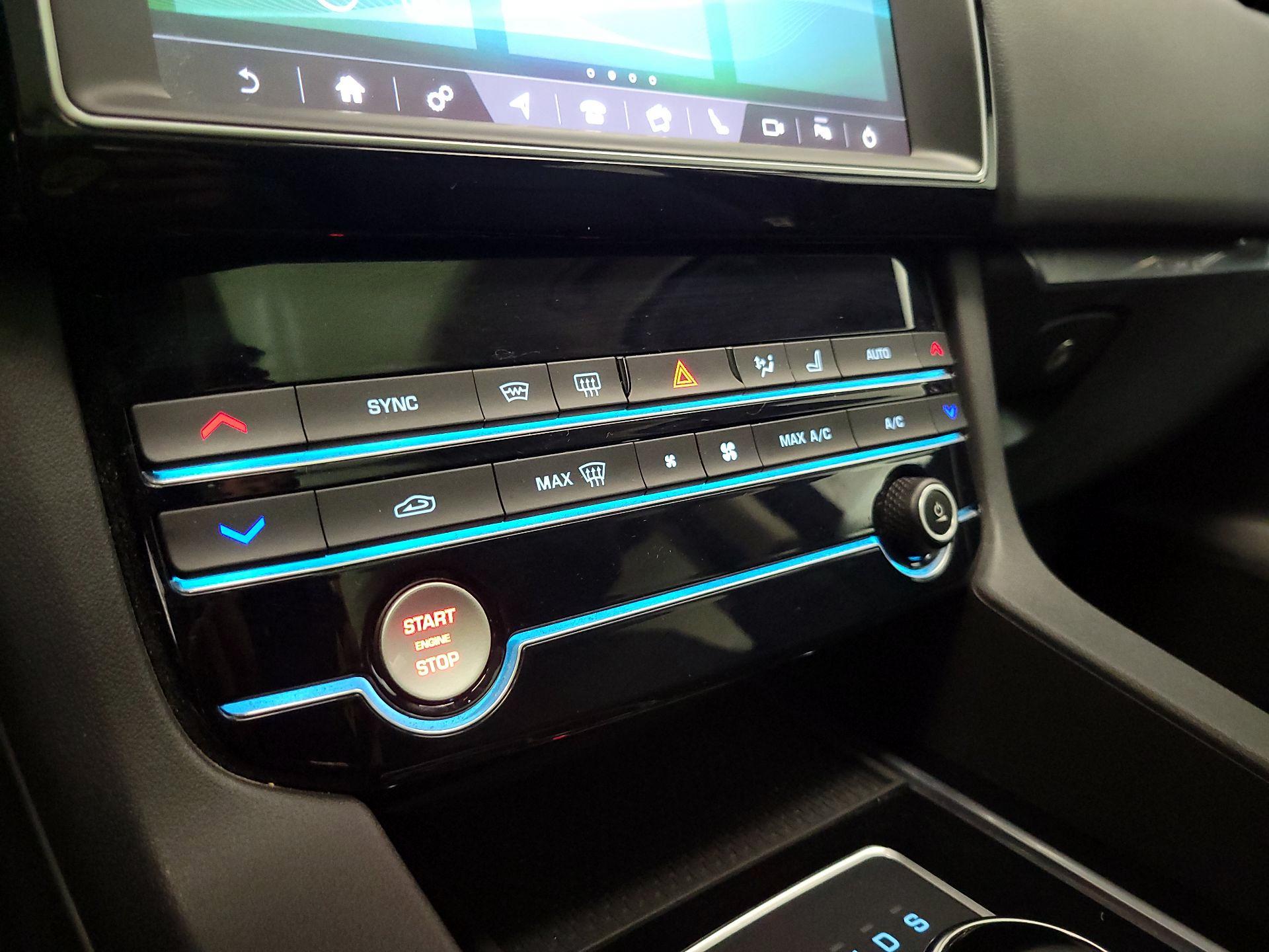 Thumbnail: 2020 Jaguar F-Pace - 17