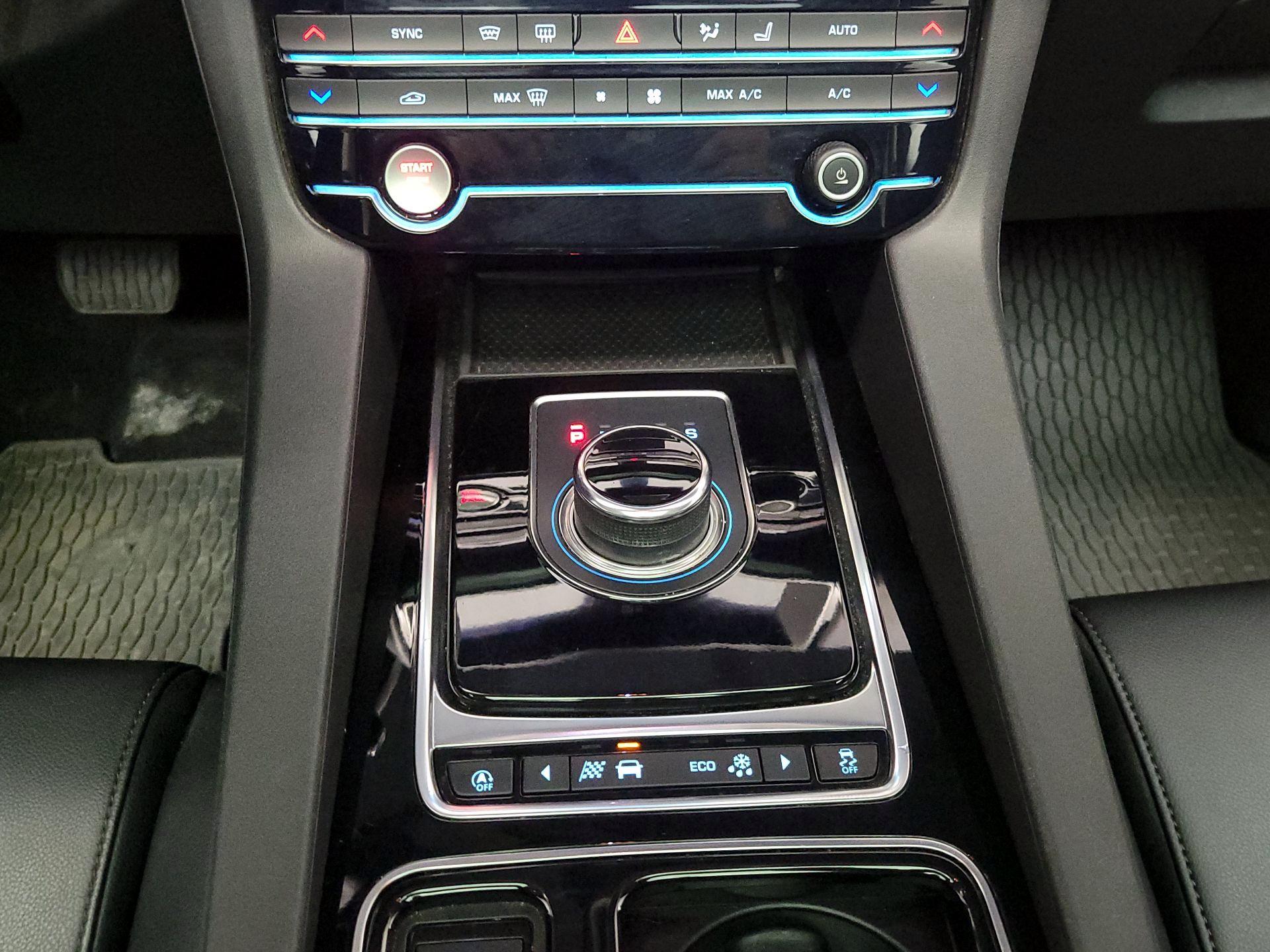 Thumbnail: 2020 Jaguar F-Pace - 18