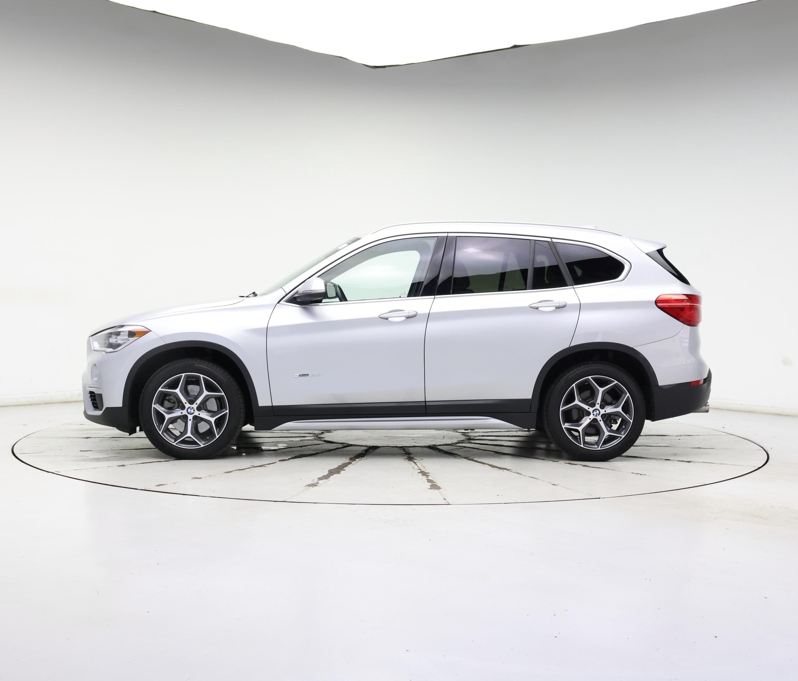 Thumbnail: 2018 BMW X1 - 3