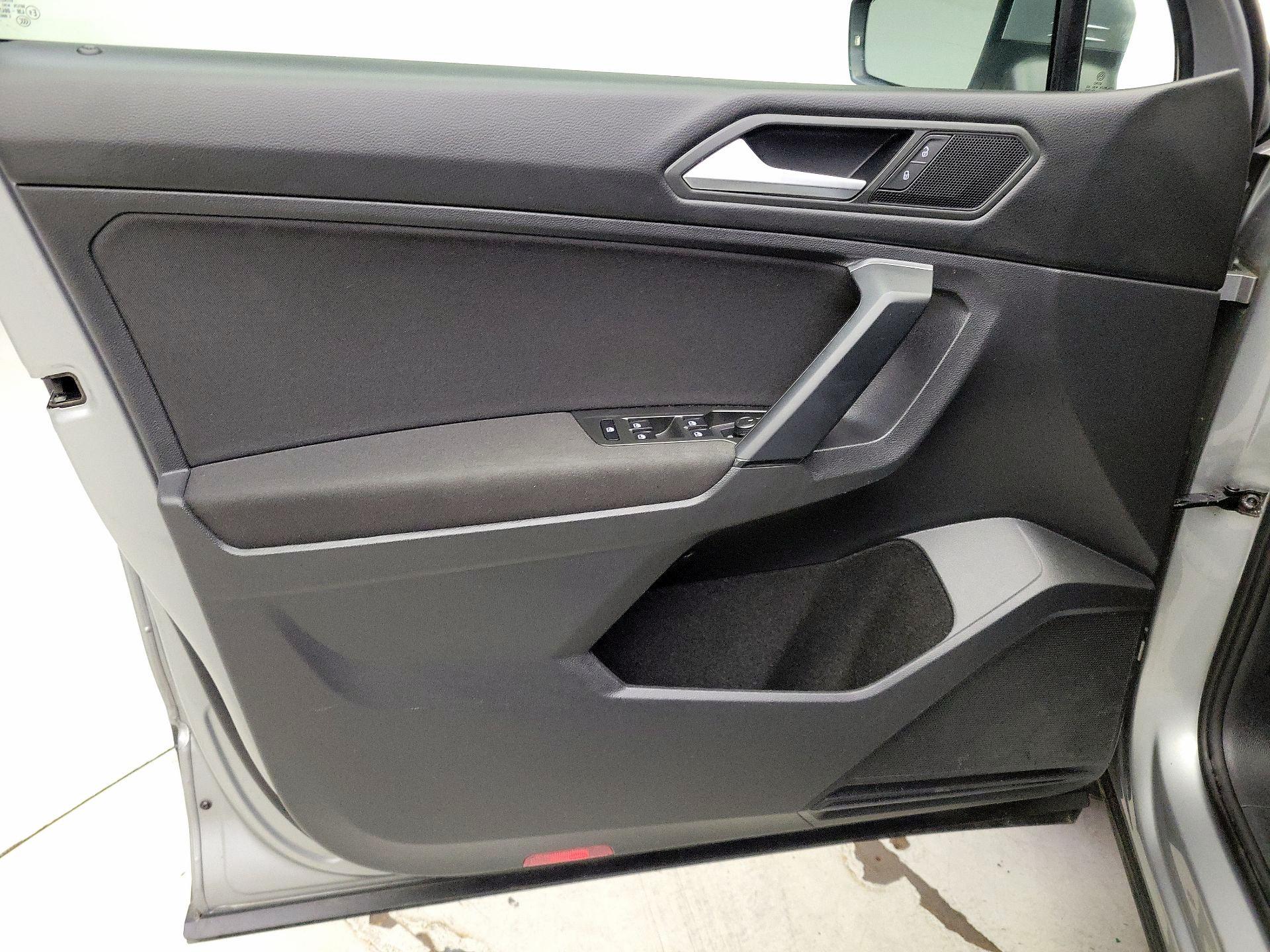 Thumbnail: 2019 Volkswagen Tiguan - 12