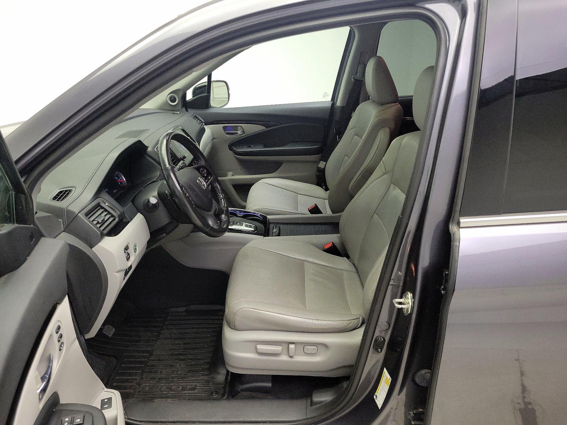 Thumbnail: 2019 Honda Pilot - 11