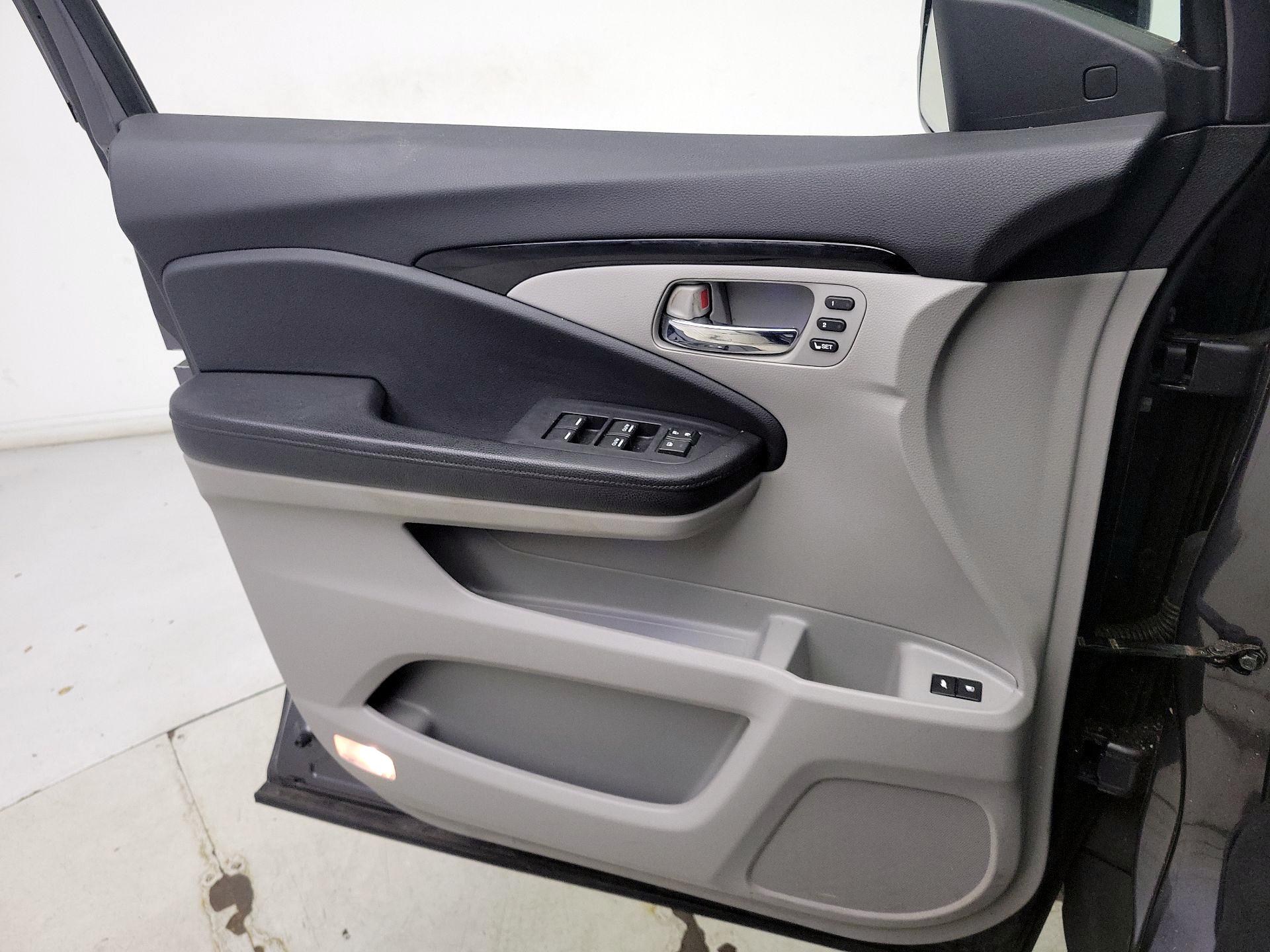 Thumbnail: 2019 Honda Pilot - 12