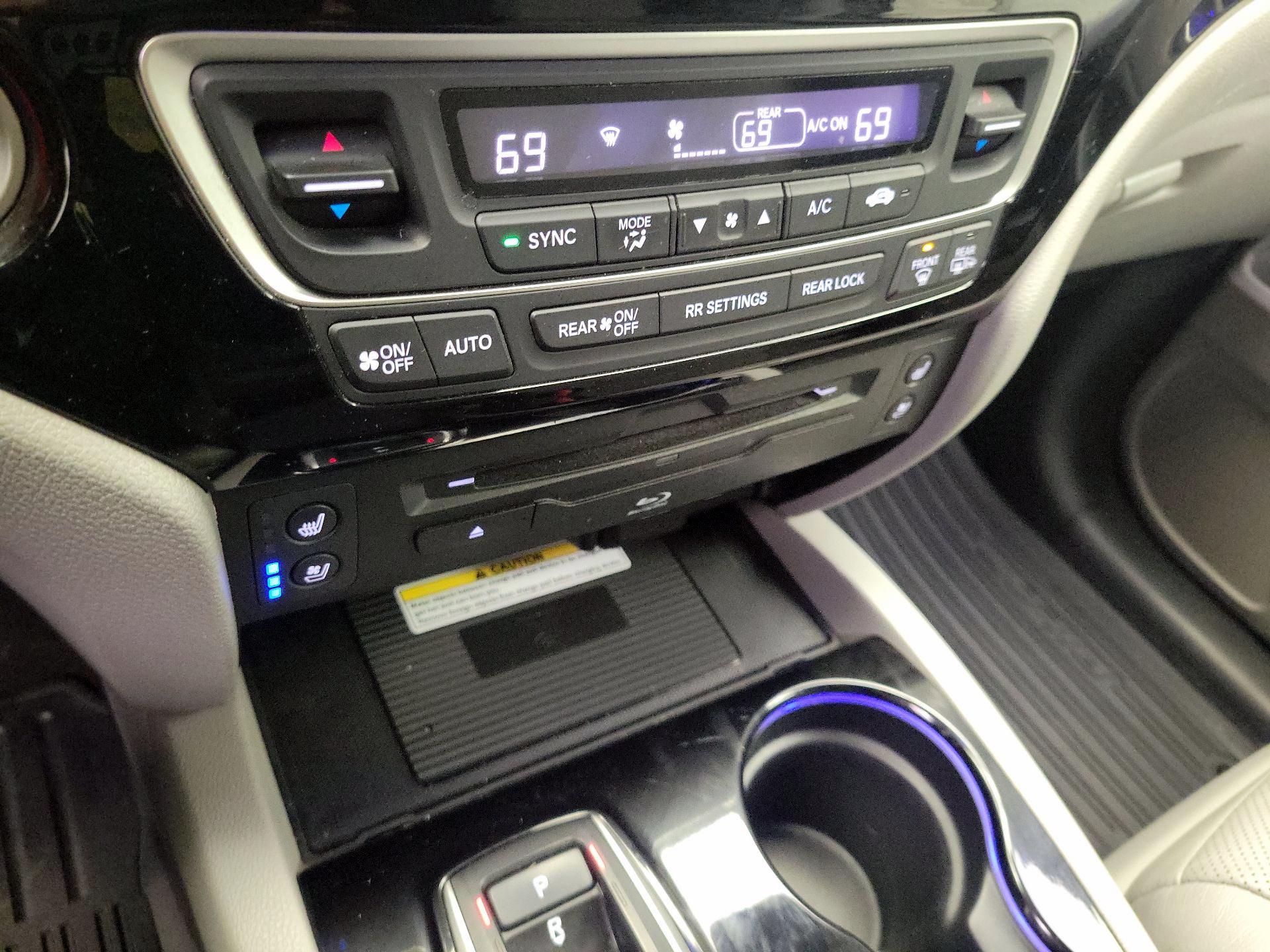 Thumbnail: 2019 Honda Pilot - 16
