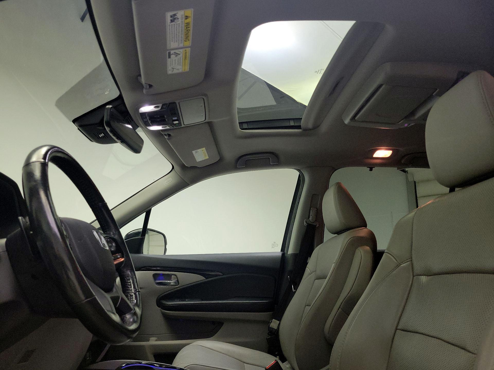 Thumbnail: 2019 Honda Pilot - 19