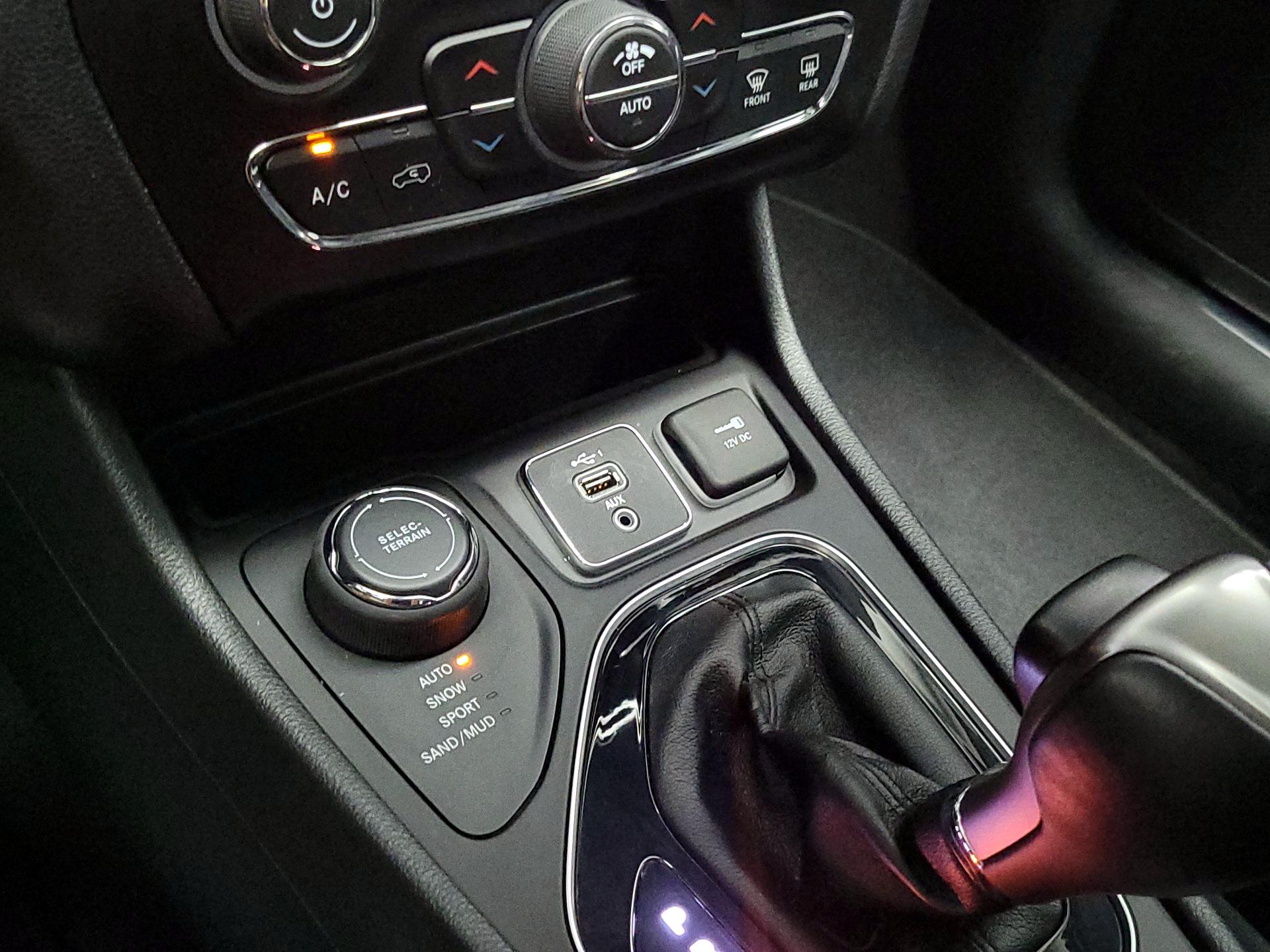 Thumbnail: 2020 Jeep Cherokee - 19