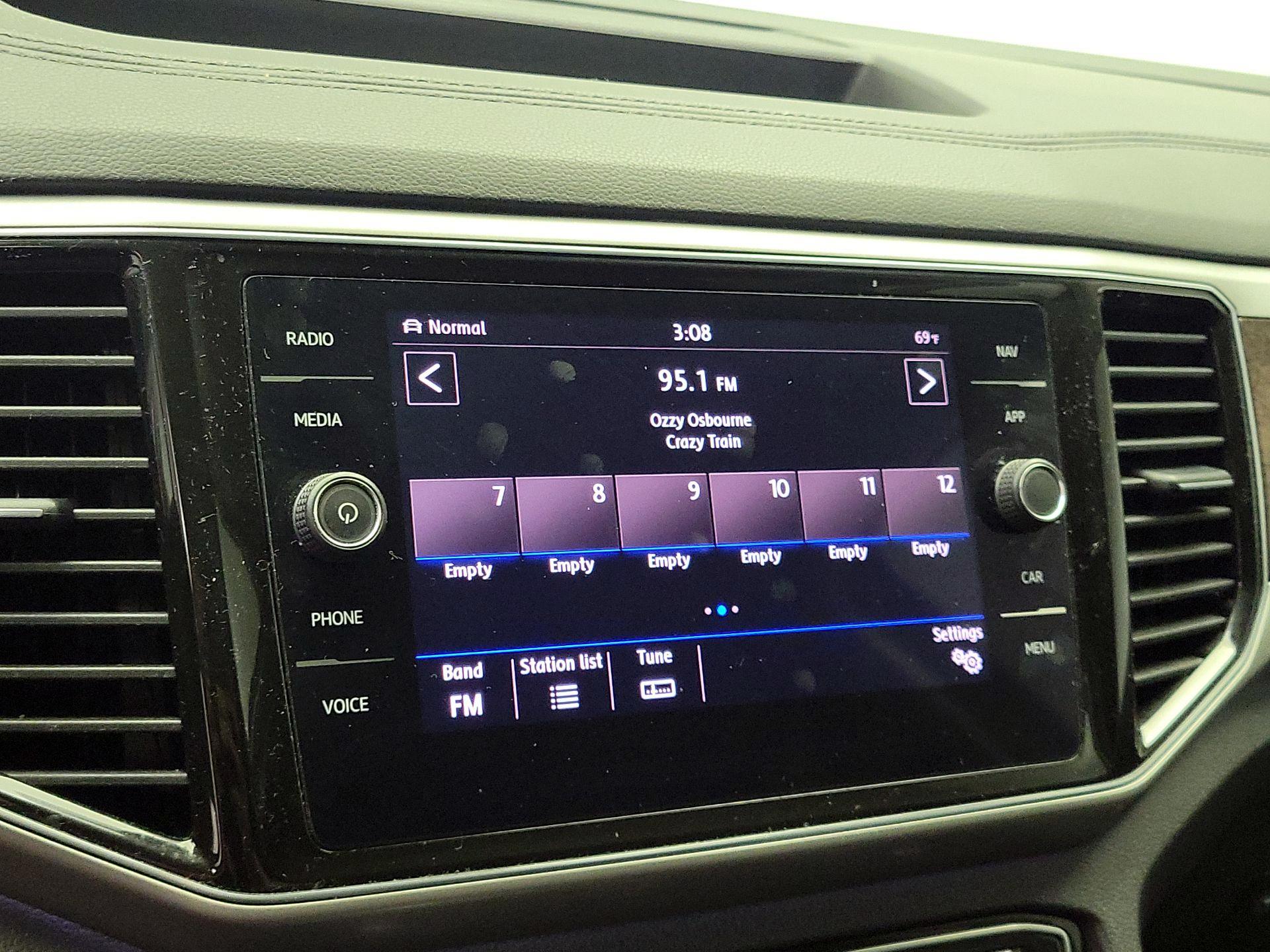 Thumbnail: 2019 Volkswagen Atlas - 16