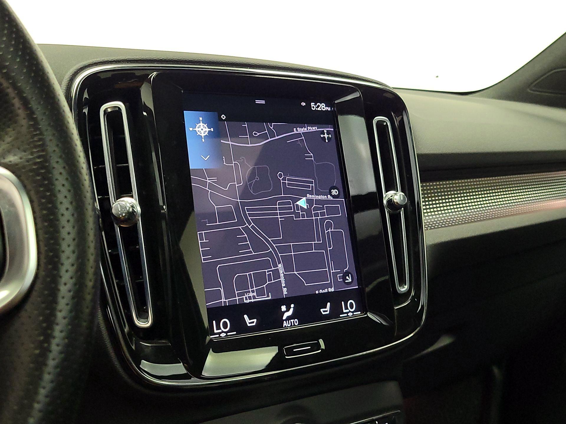 Thumbnail: 2021 Volvo XC40 - 14