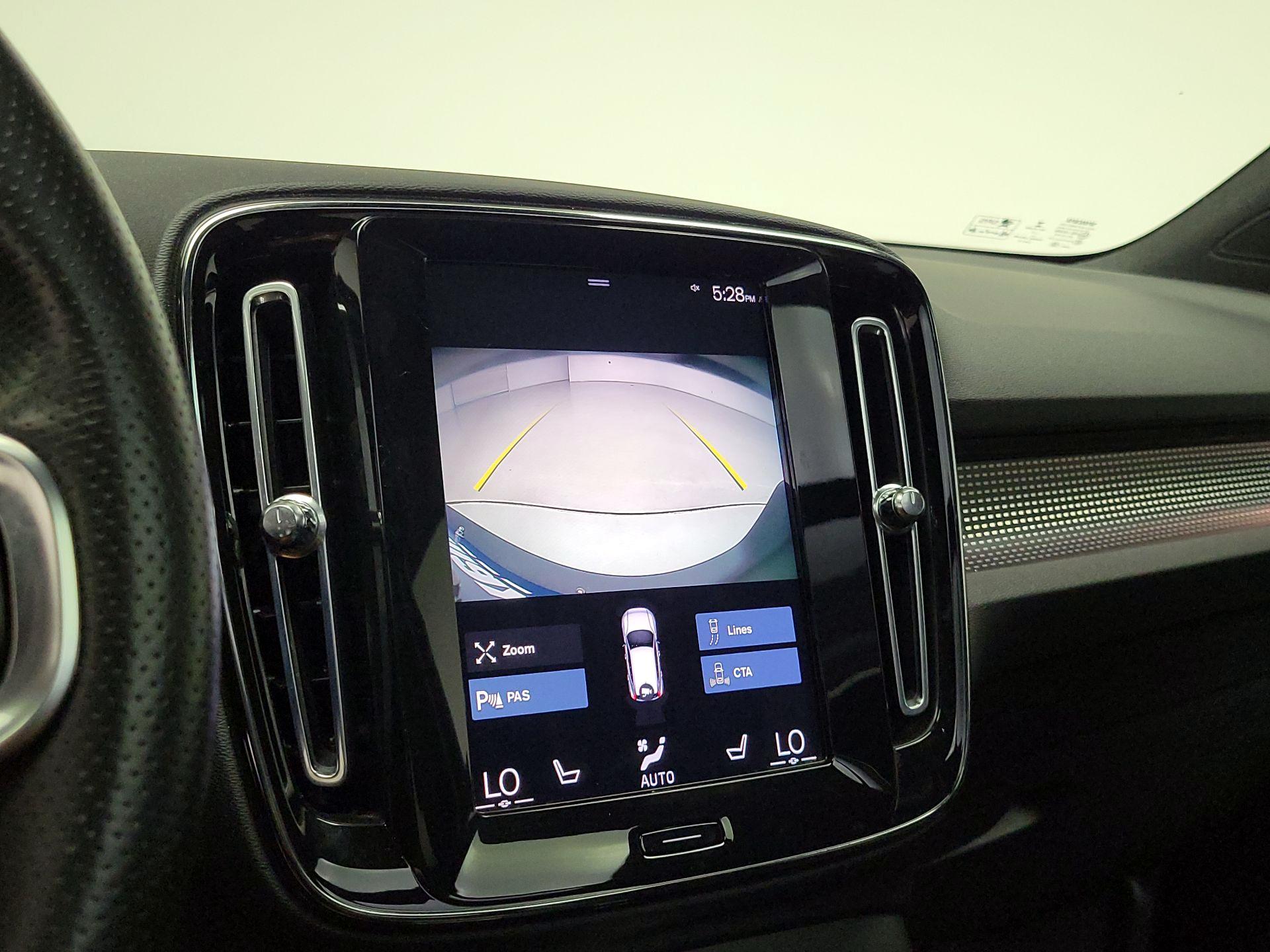 Thumbnail: 2021 Volvo XC40 - 15