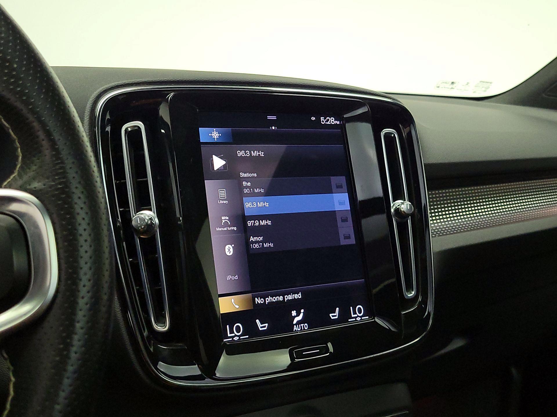 Thumbnail: 2021 Volvo XC40 - 16