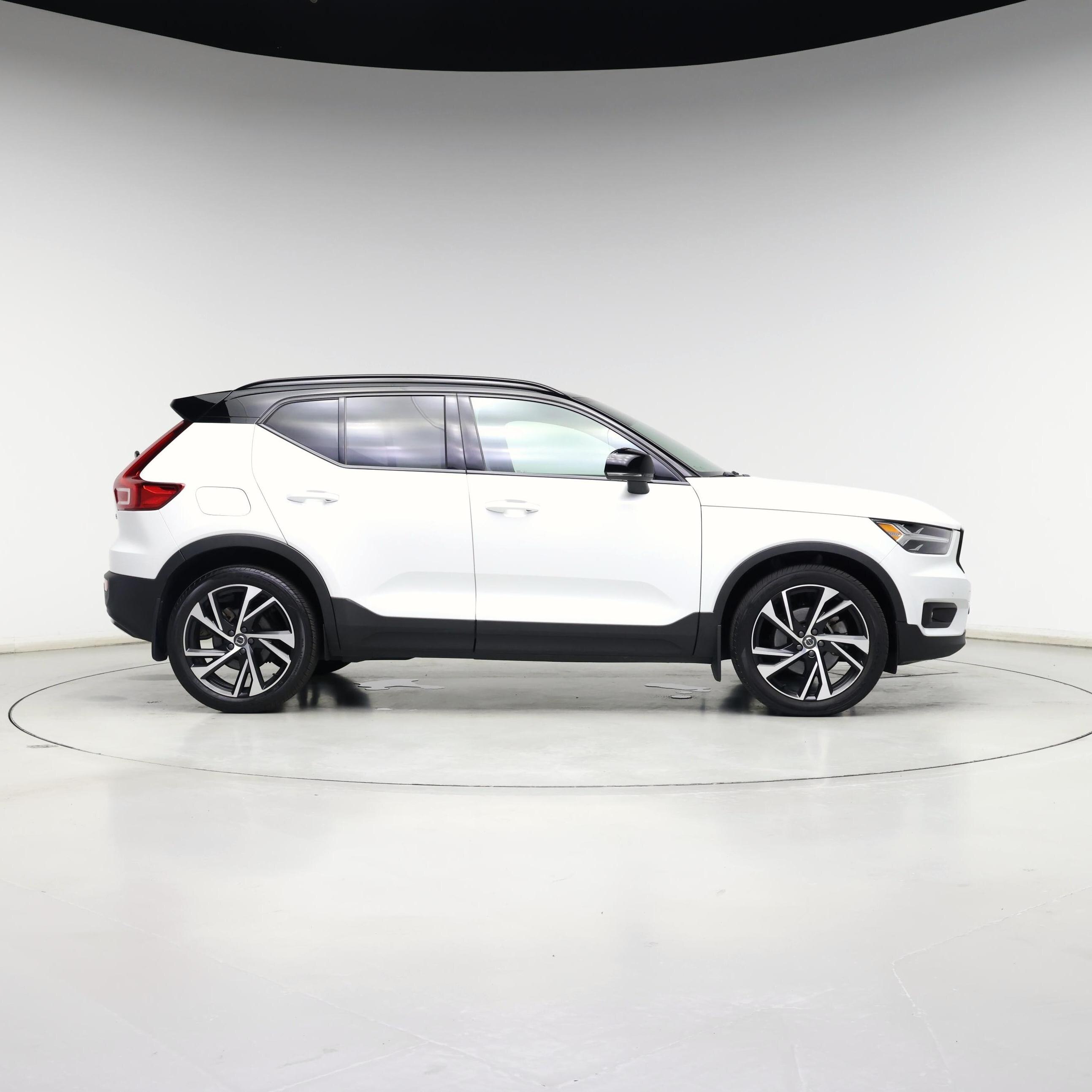Thumbnail: 2021 Volvo XC40 - 7