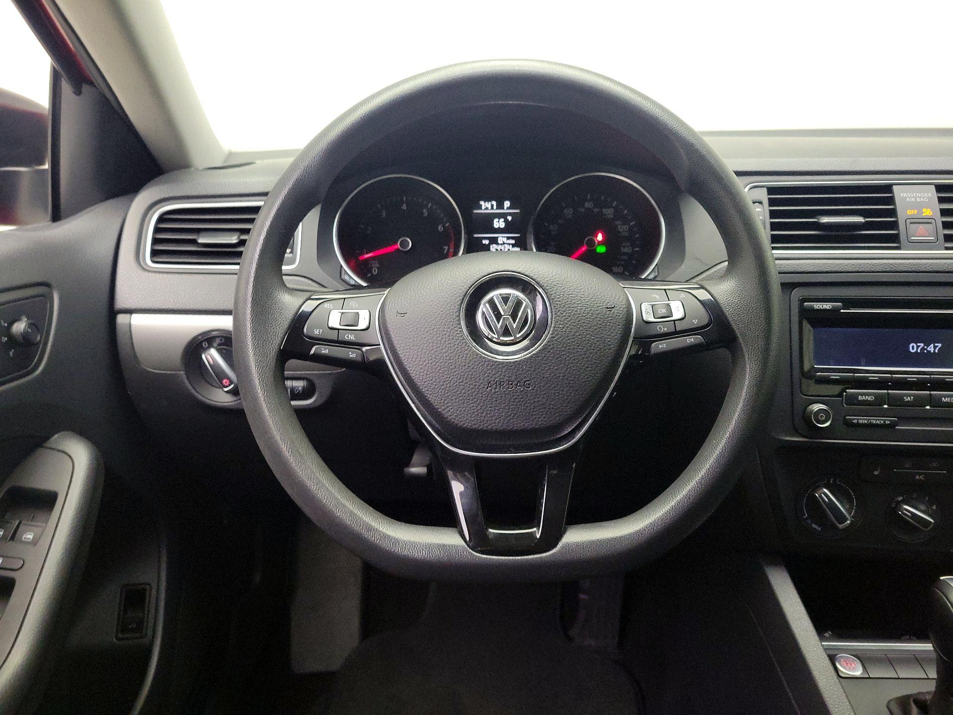 Thumbnail: 2015 Volkswagen Jetta - 10