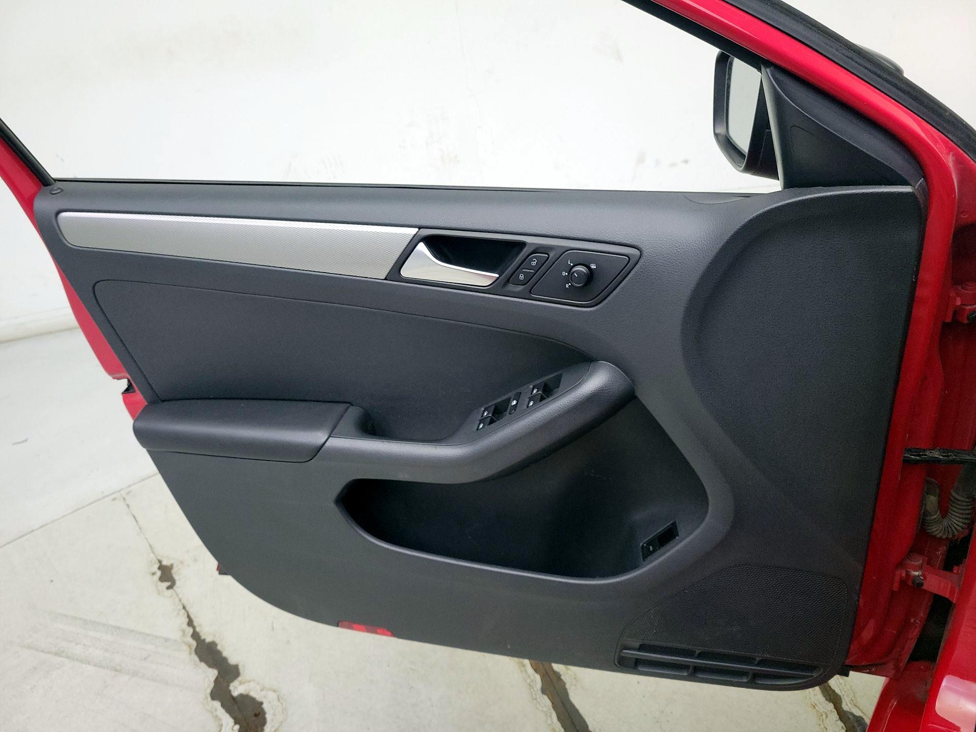 Thumbnail: 2015 Volkswagen Jetta - 12