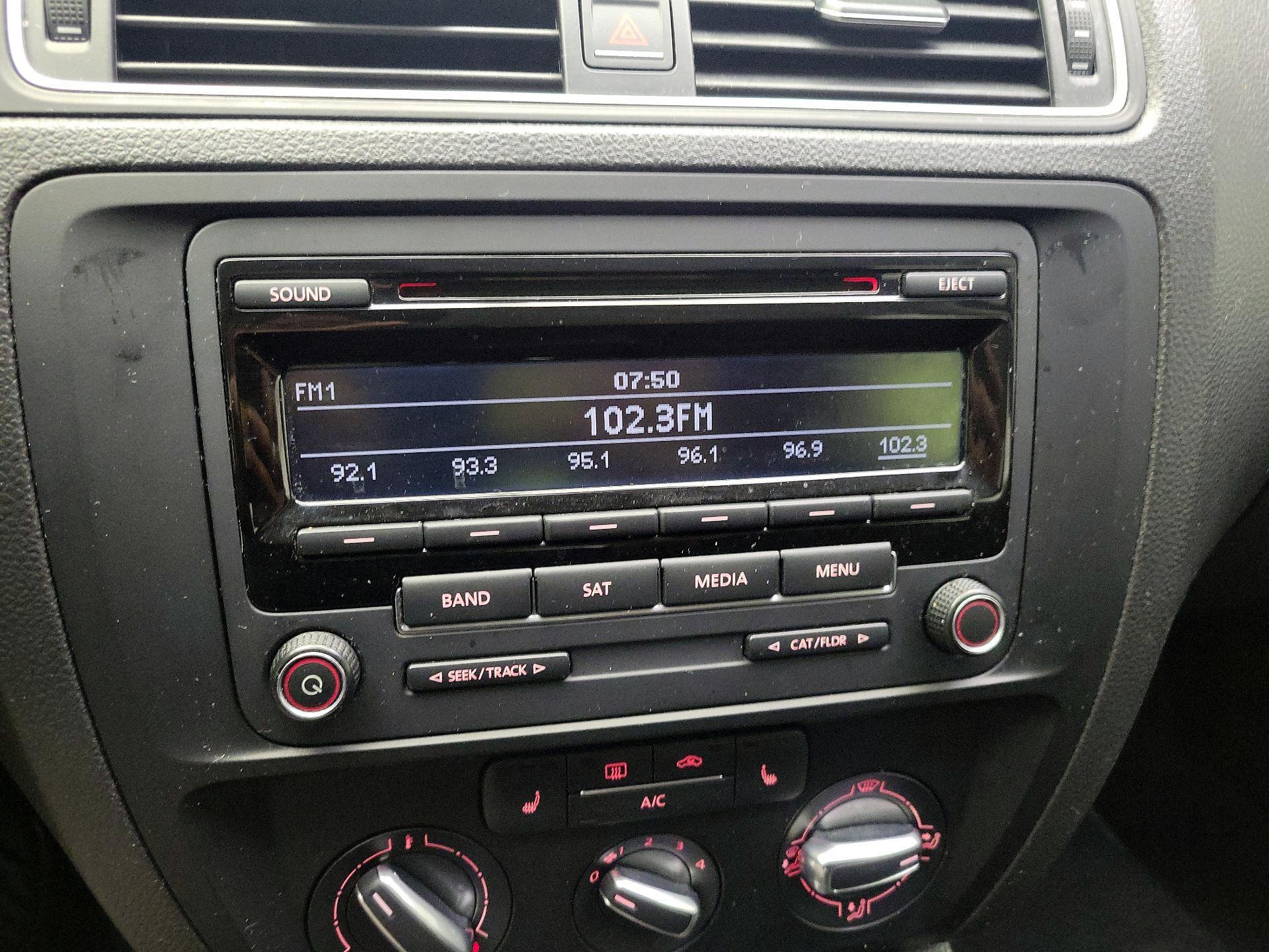 Thumbnail: 2015 Volkswagen Jetta - 14