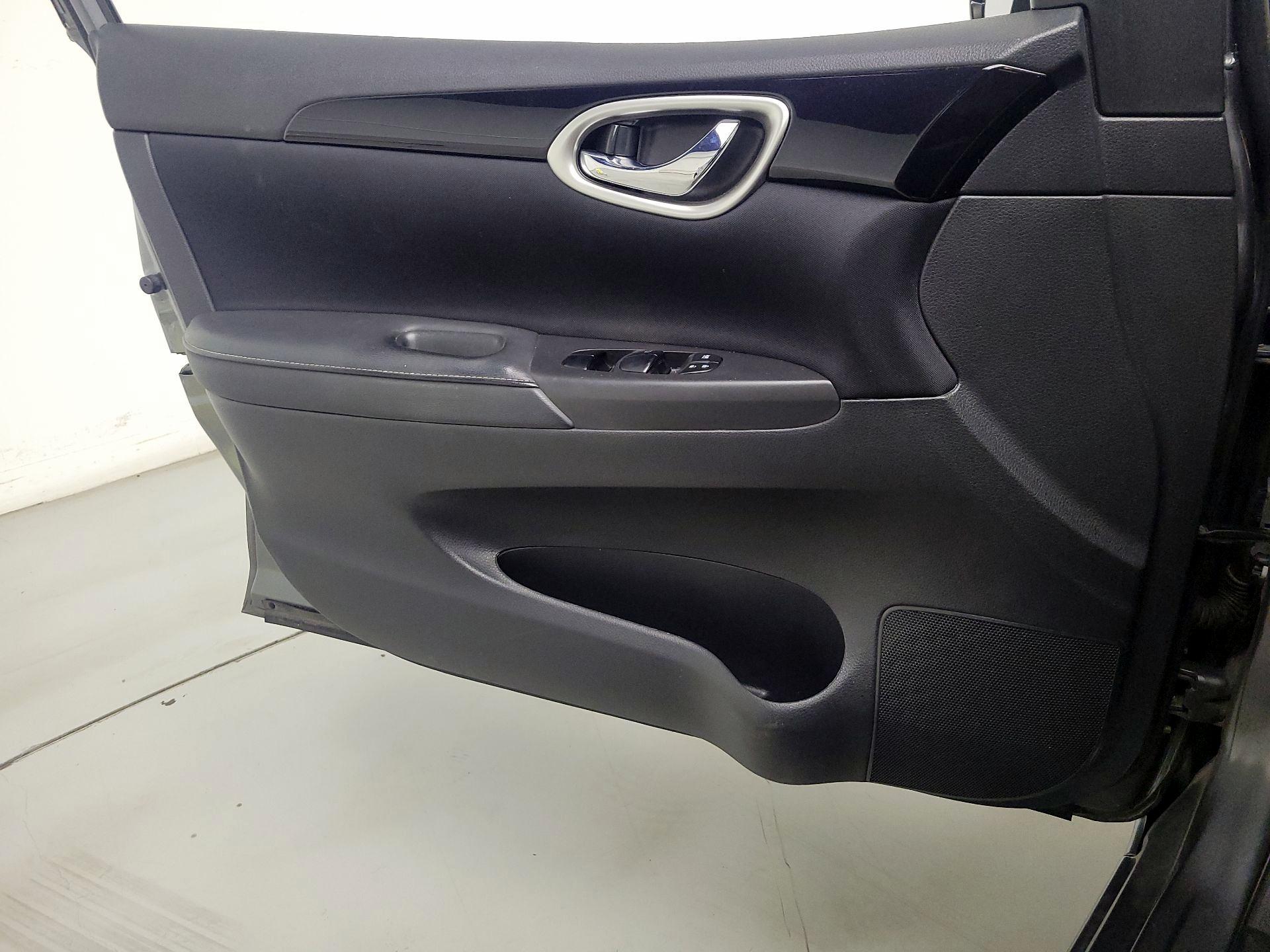 Thumbnail: 2018 Nissan Sentra - 12