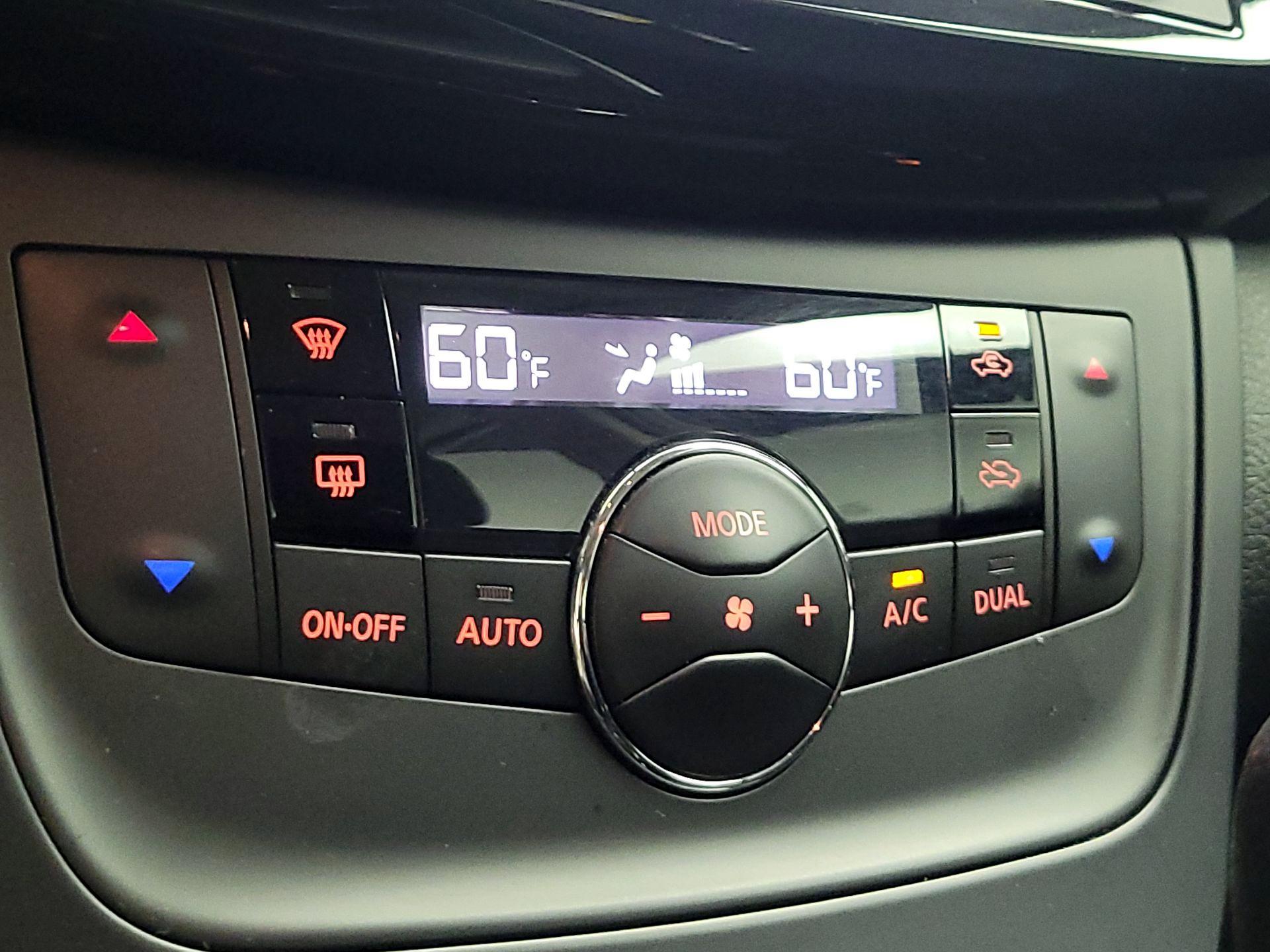 Thumbnail: 2018 Nissan Sentra - 16