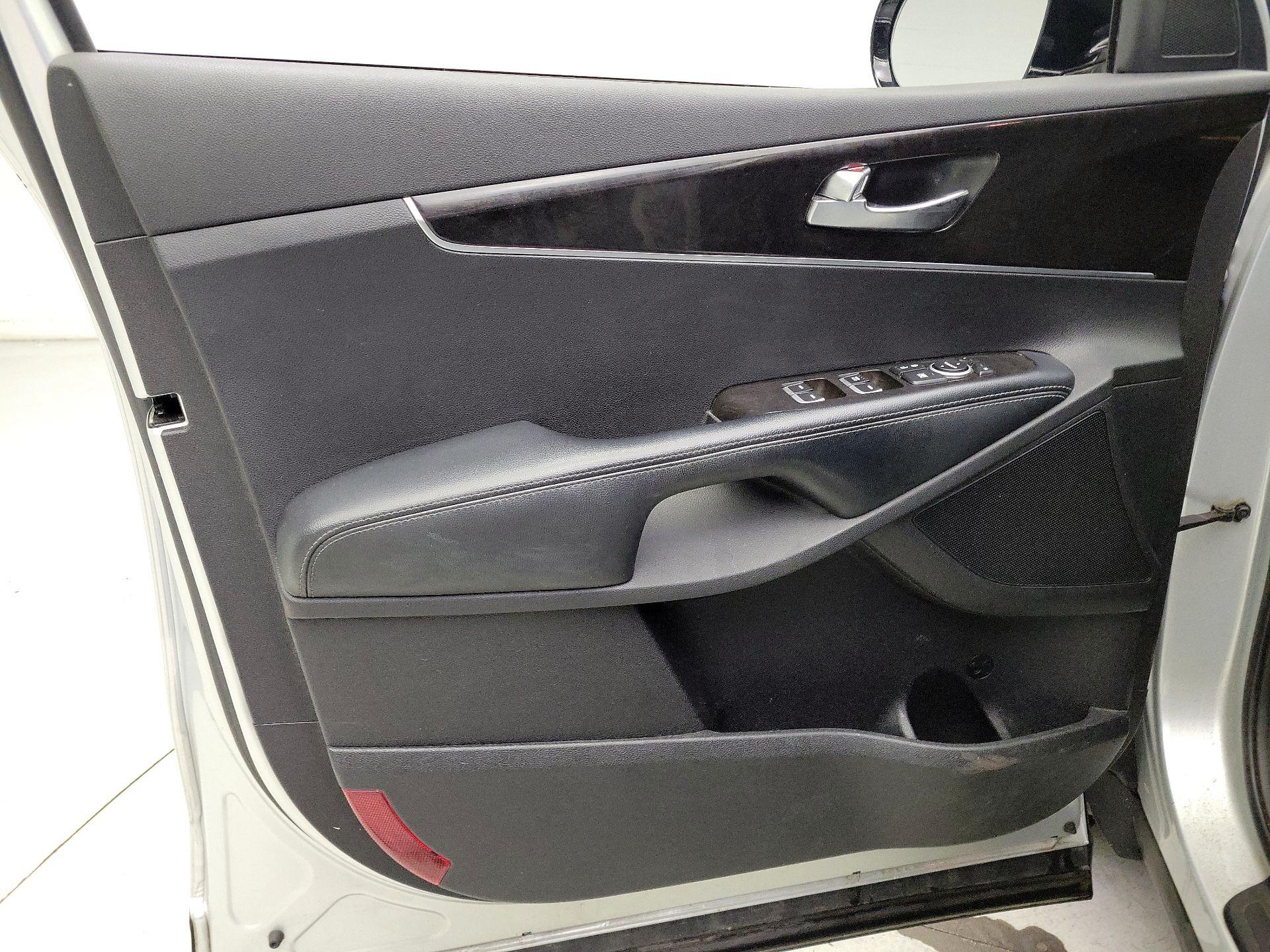 Thumbnail: 2017 Kia Sorento - 10