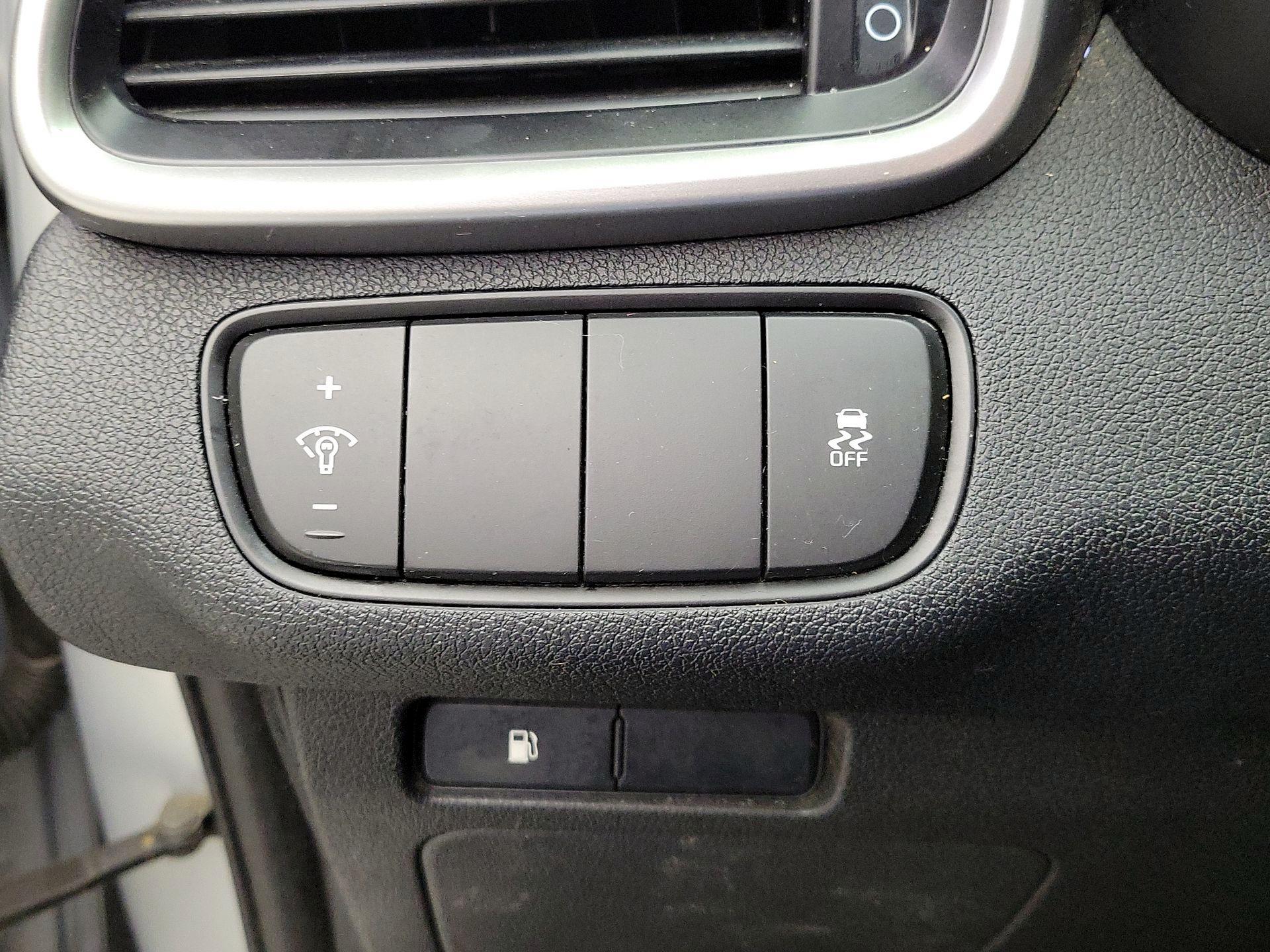 Thumbnail: 2017 Kia Sorento - 11