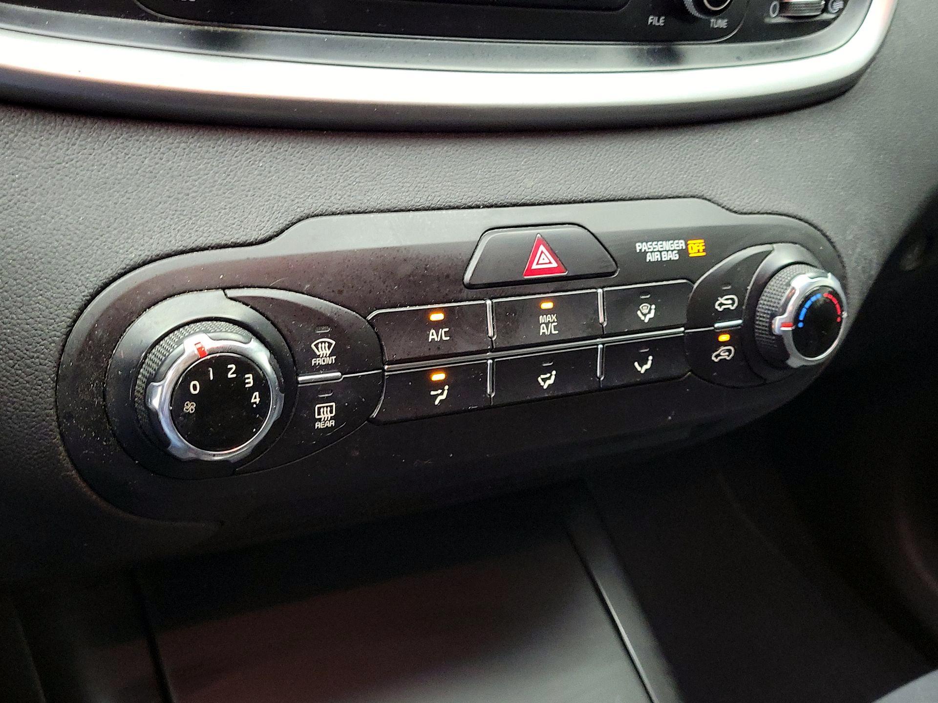 Thumbnail: 2017 Kia Sorento - 14