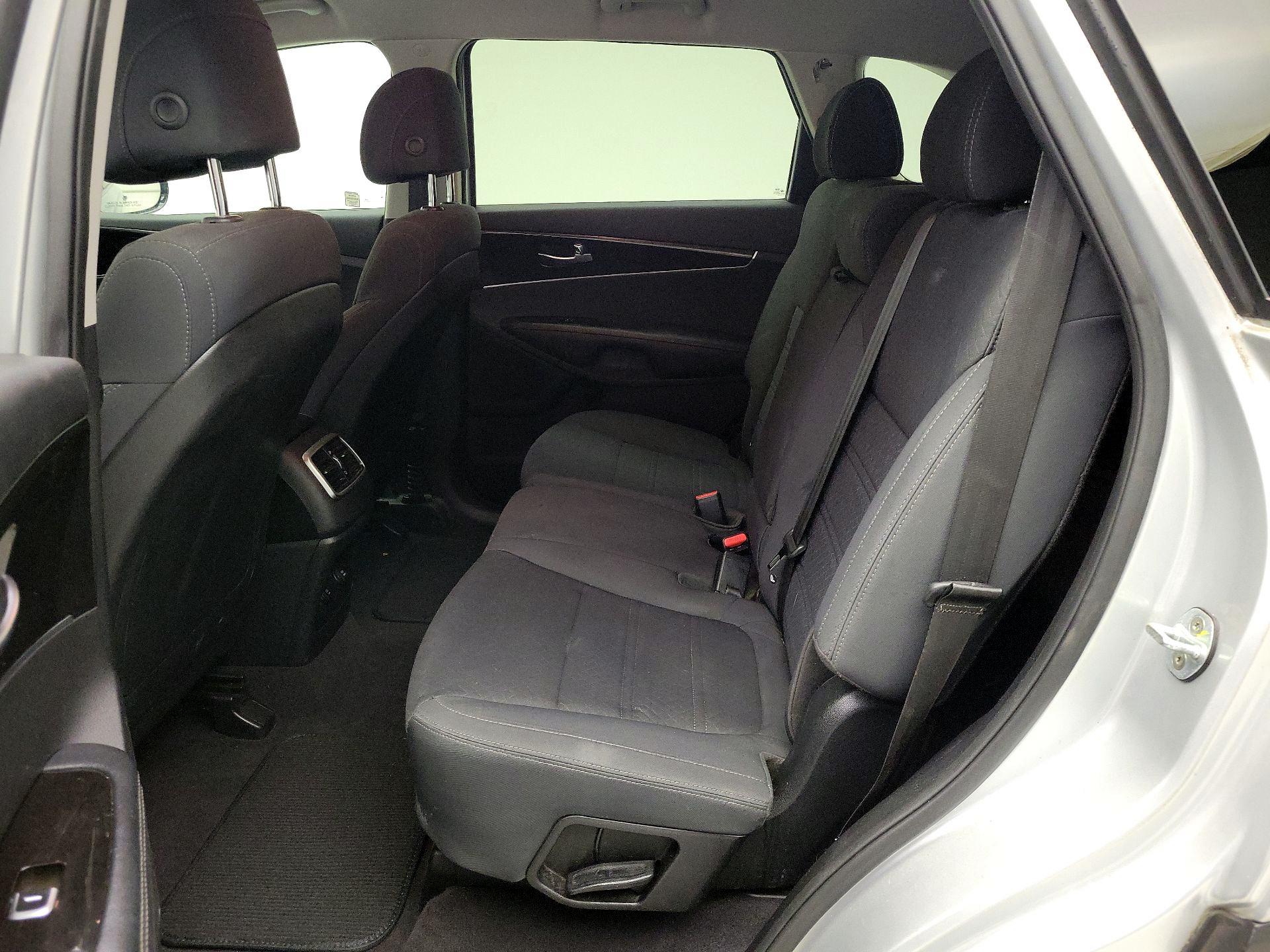 Thumbnail: 2017 Kia Sorento - 17