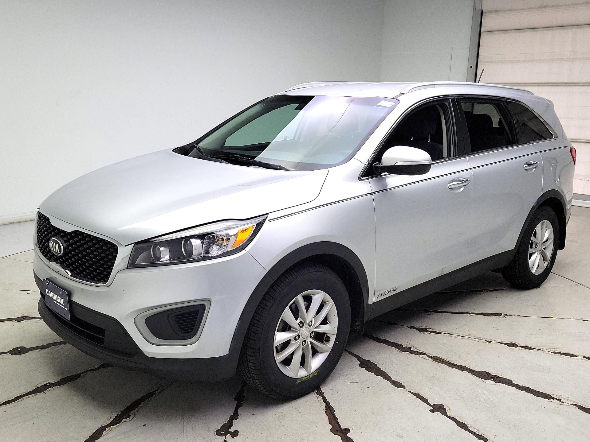 Thumbnail: 2017 Kia Sorento - 3