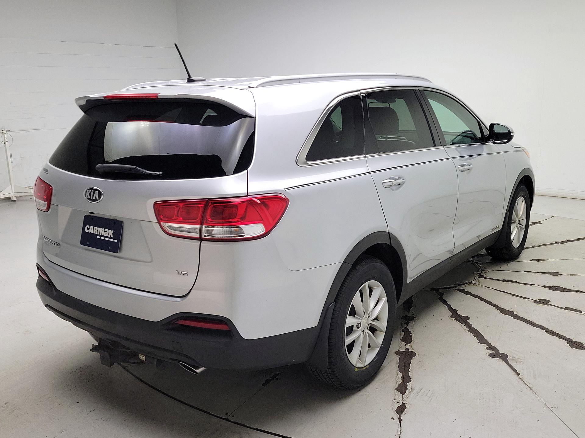 Thumbnail: 2017 Kia Sorento - 5