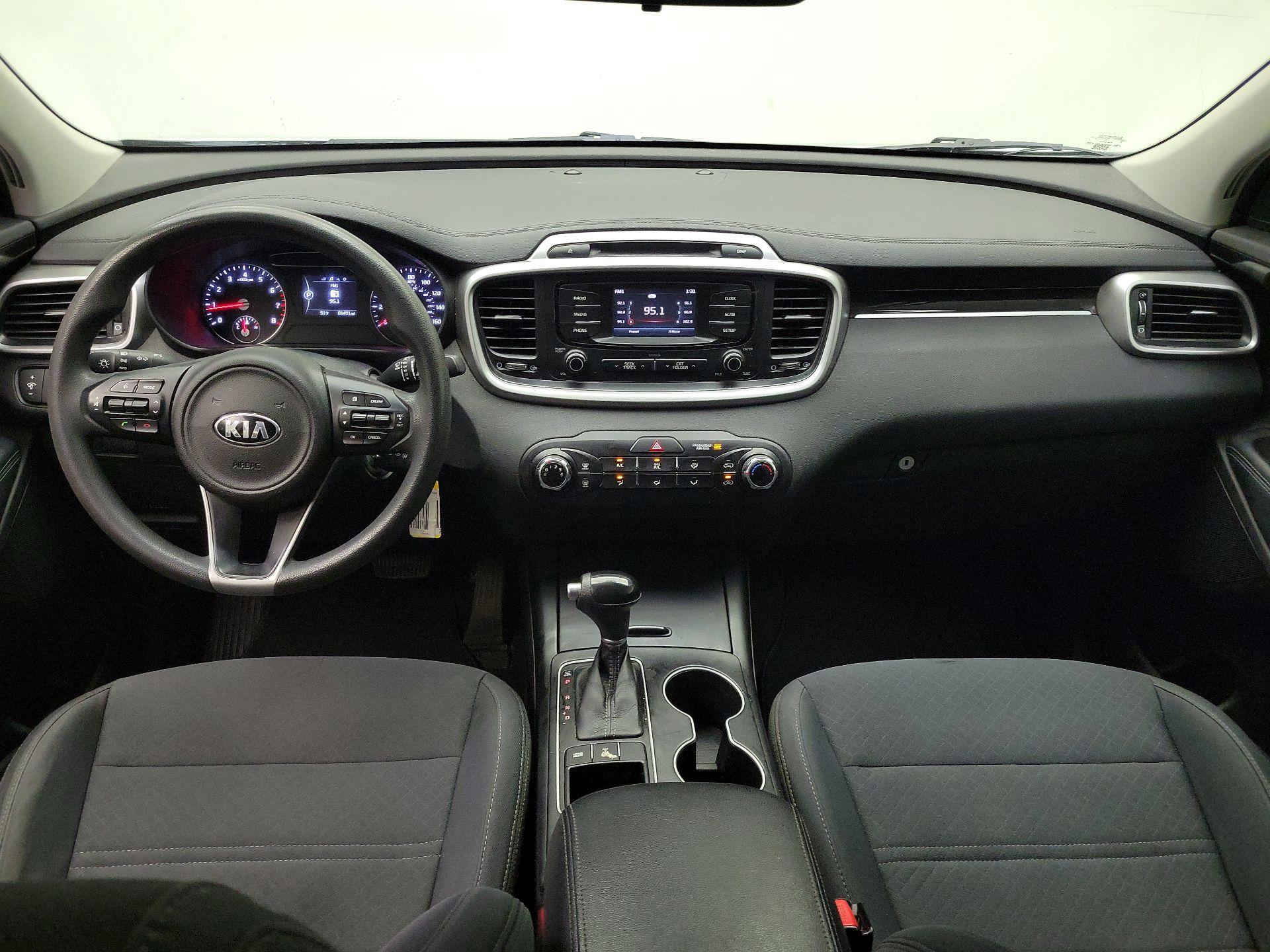 Thumbnail: 2017 Kia Sorento - 8