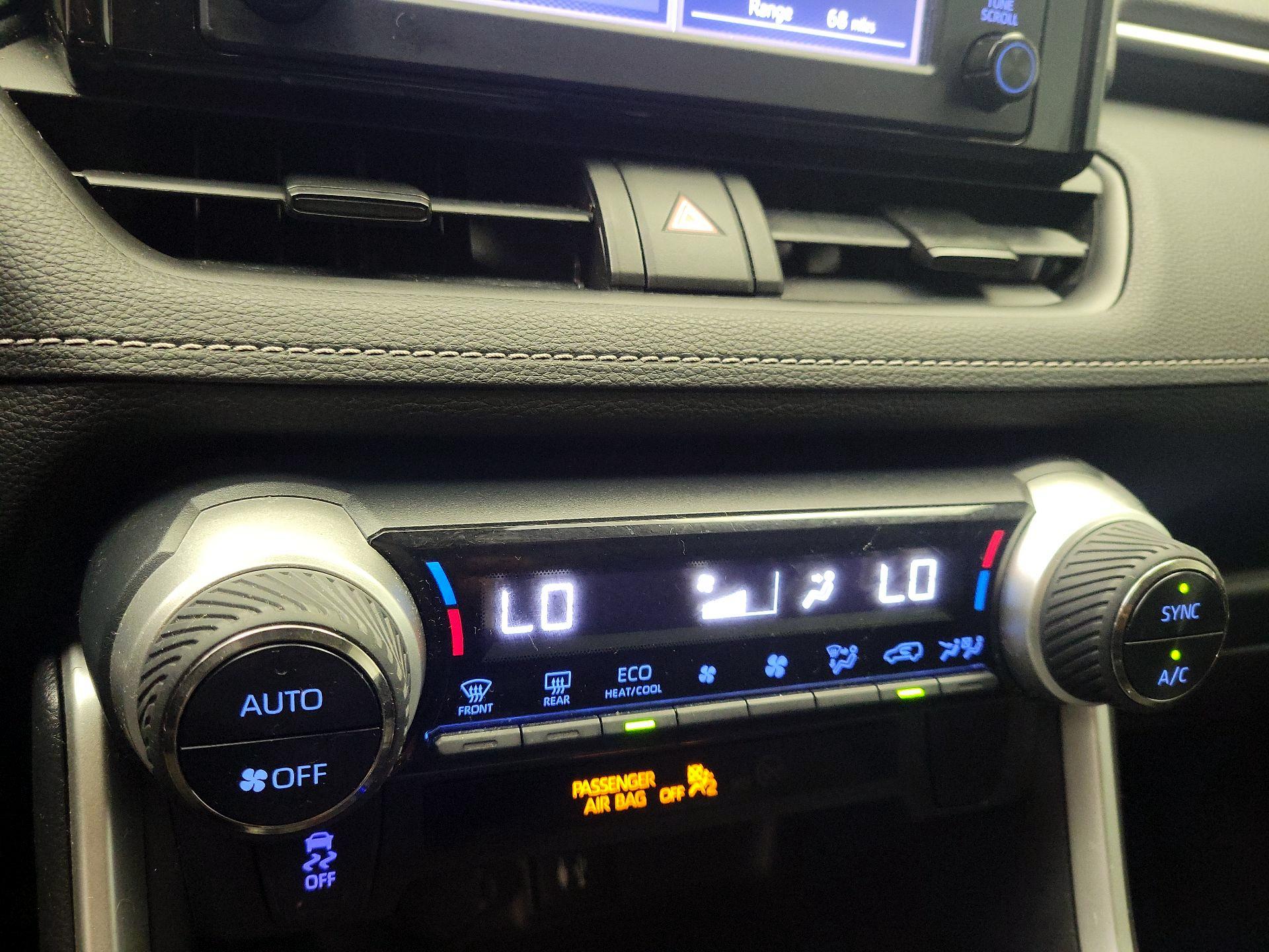 Thumbnail: 2019 Toyota RAV4 - 16