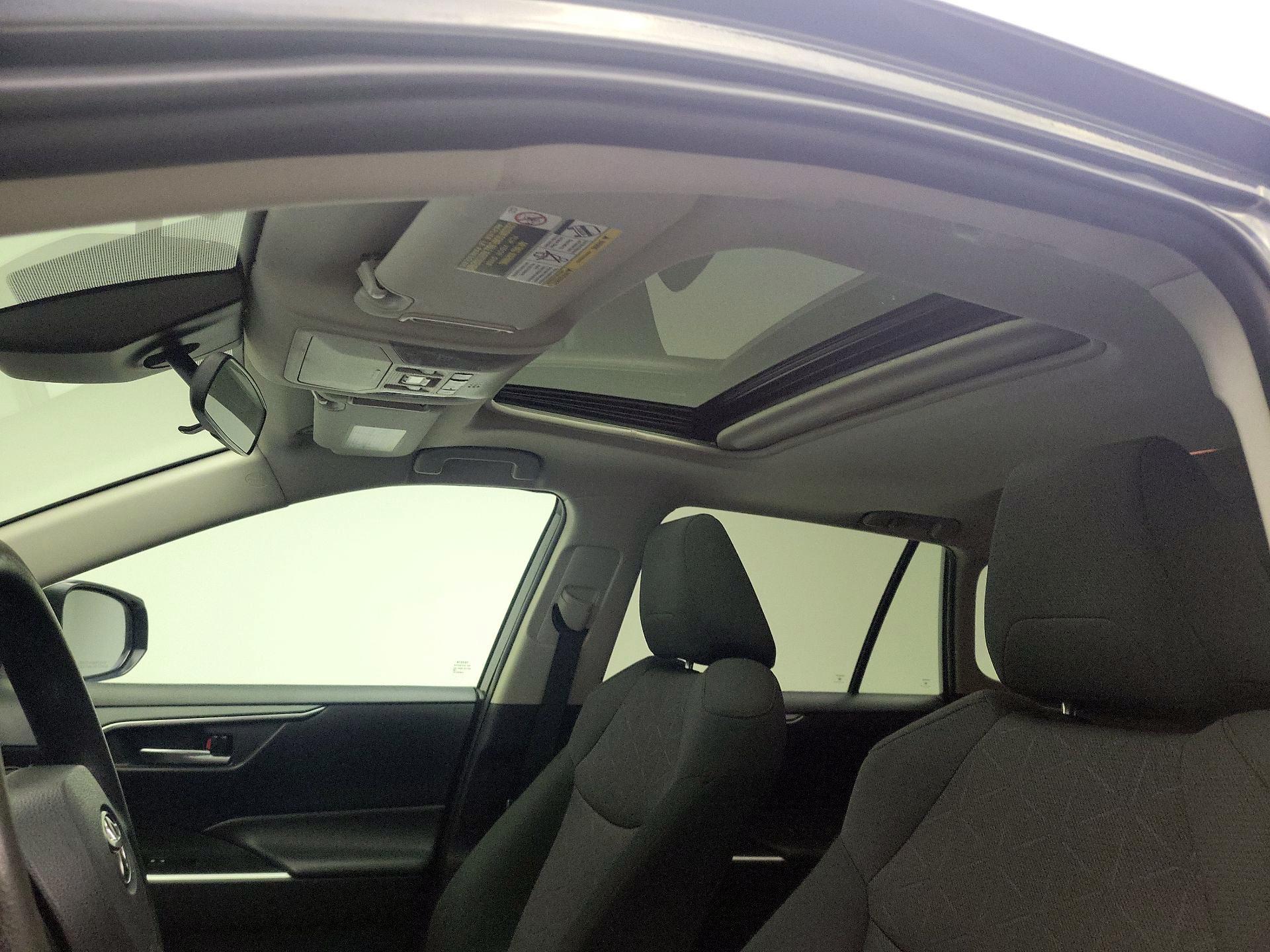 Thumbnail: 2019 Toyota RAV4 - 19