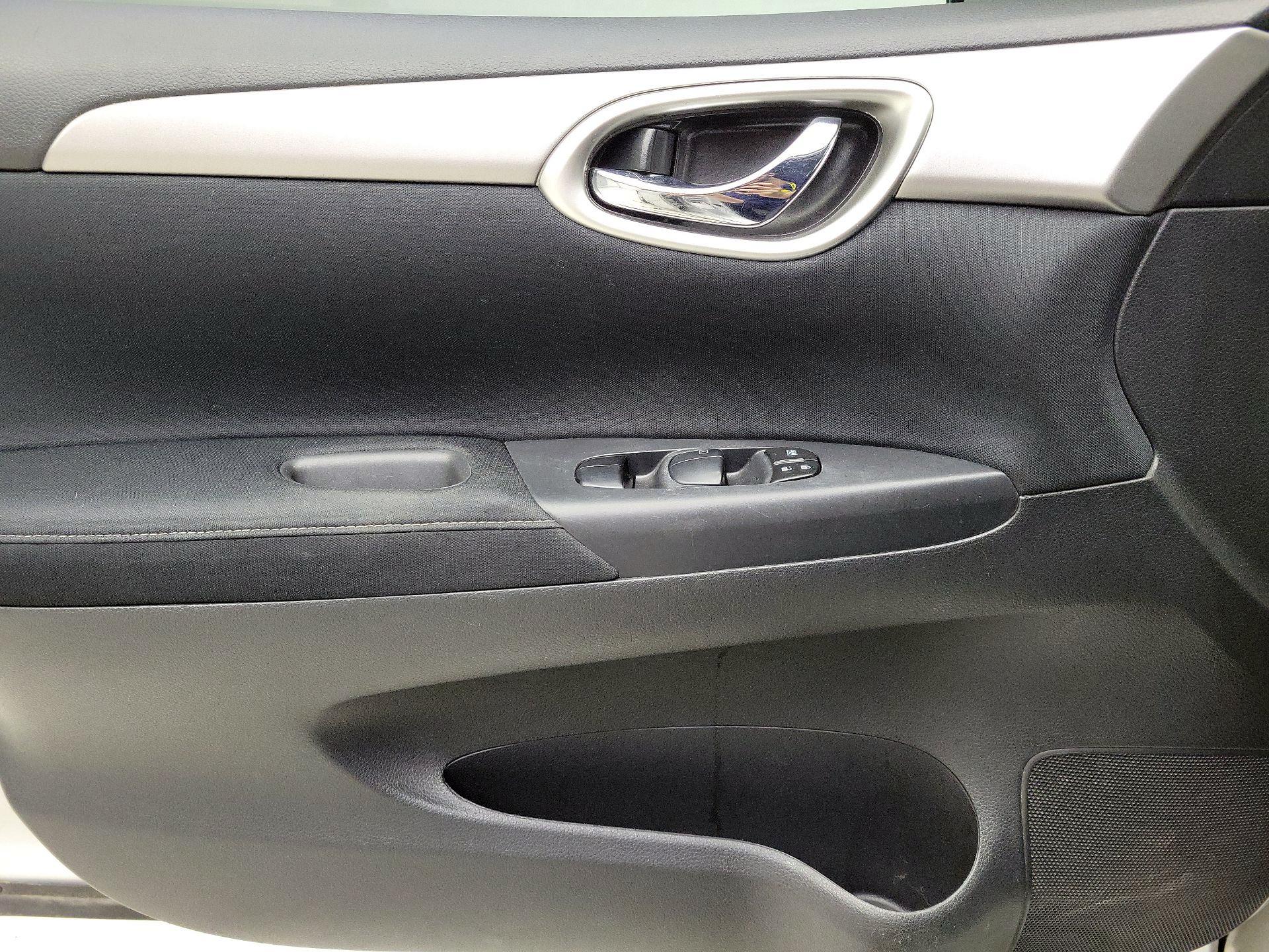 Thumbnail: 2015 Nissan Sentra - 12
