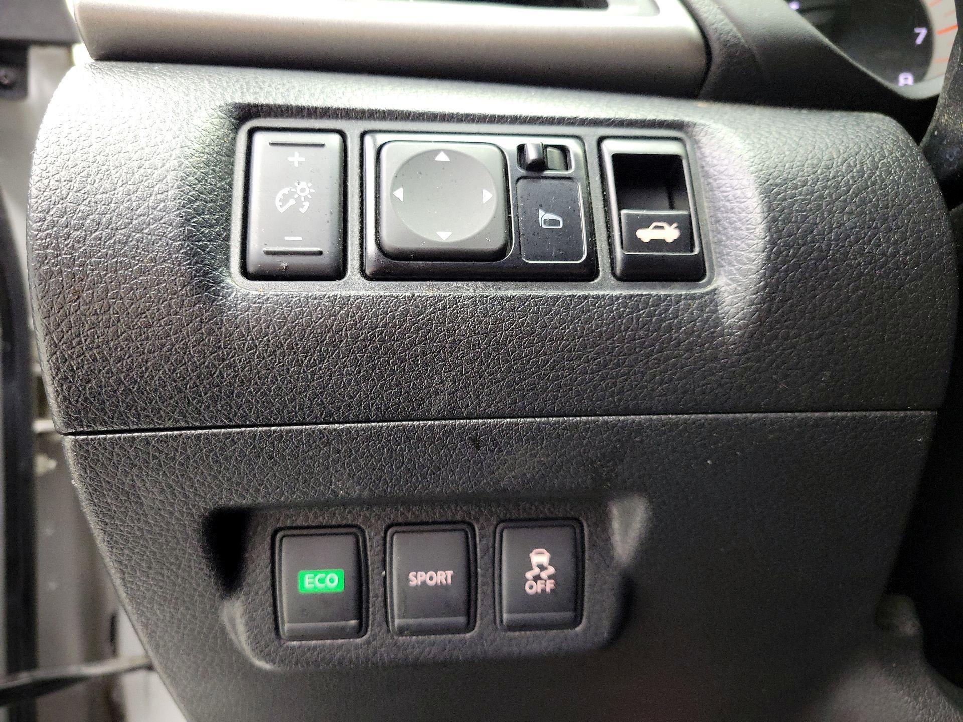 Thumbnail: 2015 Nissan Sentra - 13