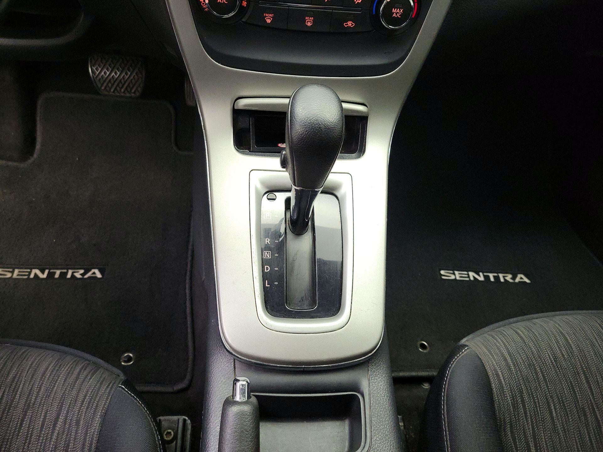 Thumbnail: 2015 Nissan Sentra - 17