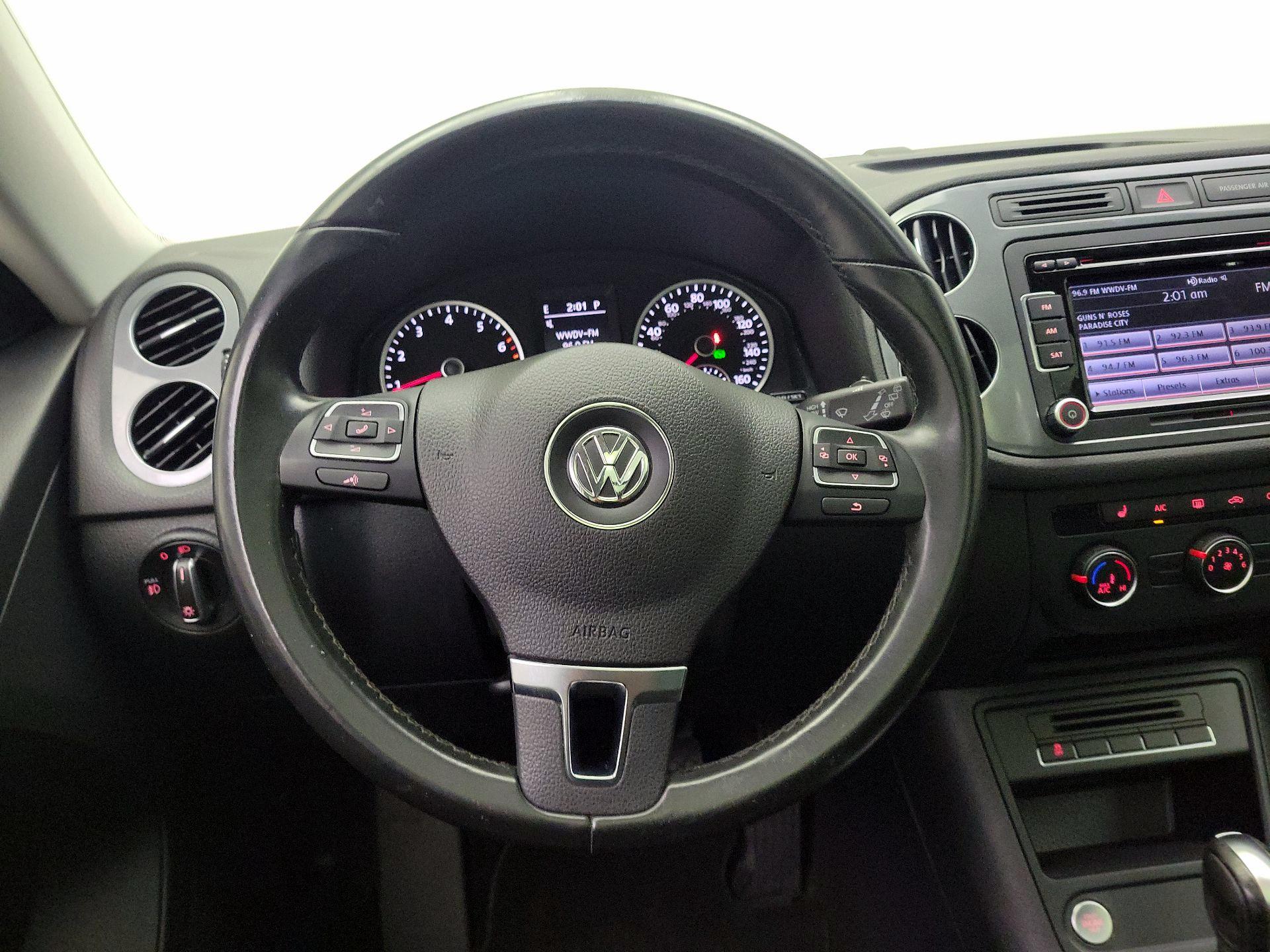 Thumbnail: 2015 Volkswagen Tiguan - 10