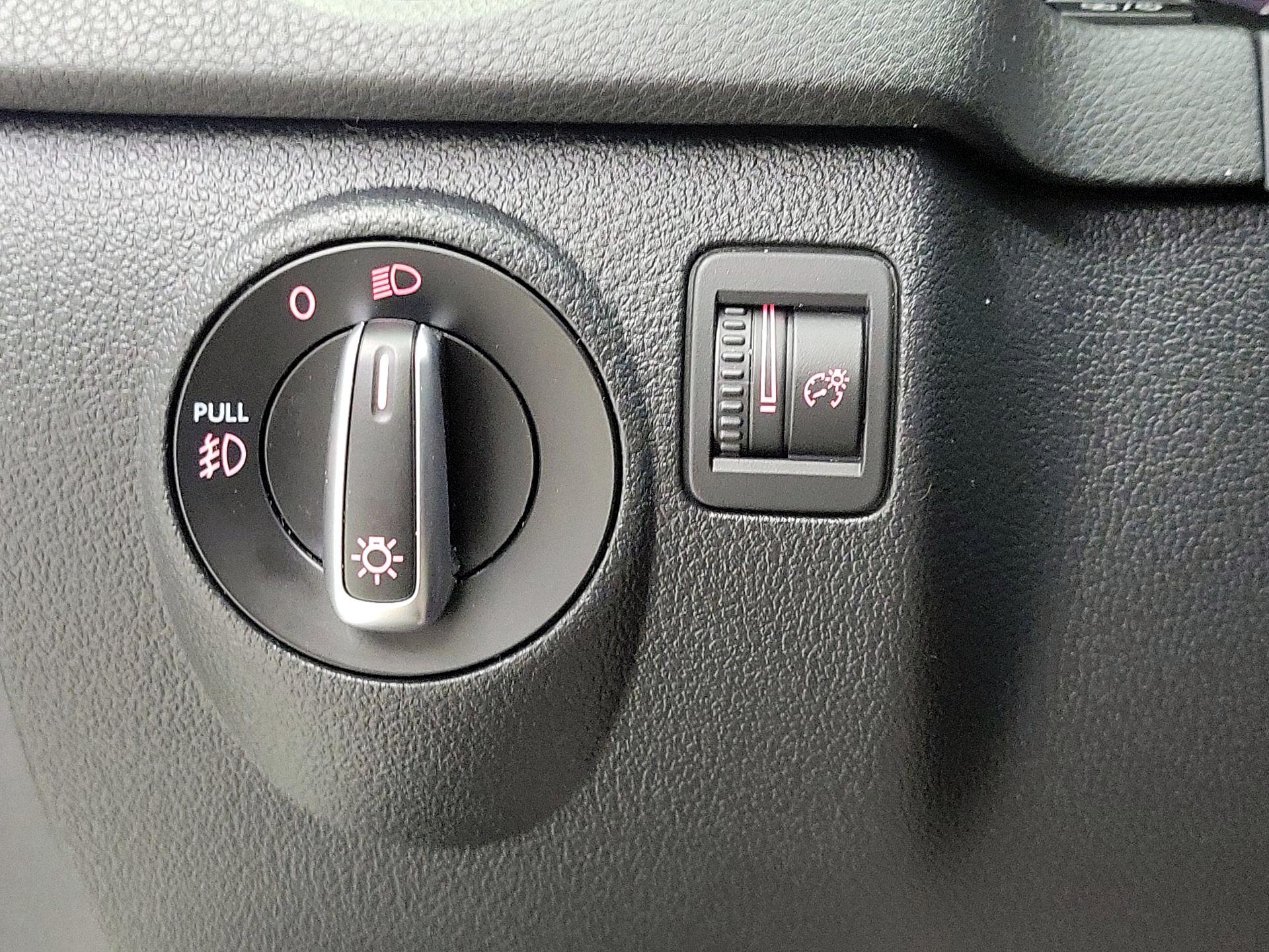Thumbnail: 2015 Volkswagen Tiguan - 13