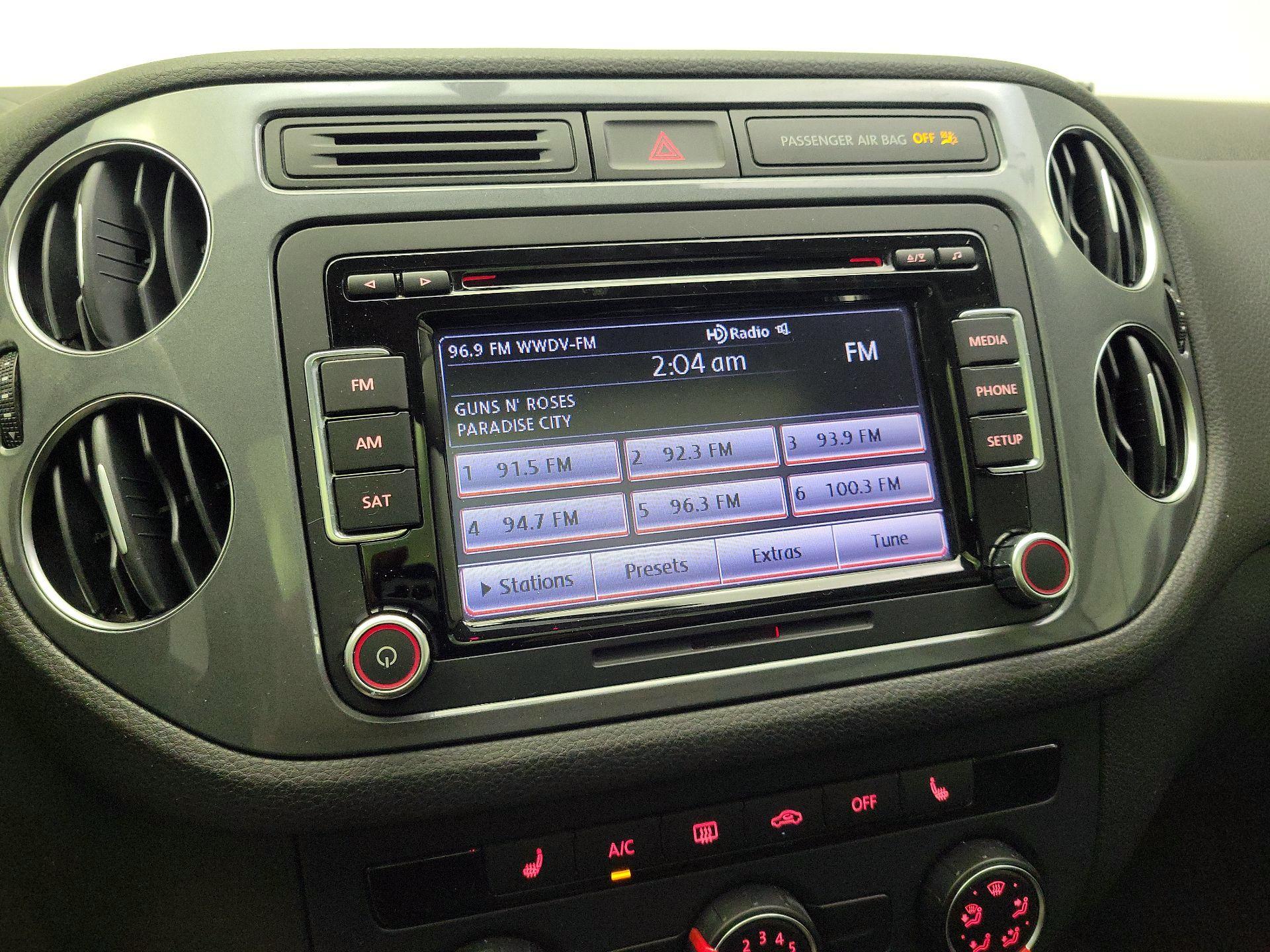 Thumbnail: 2015 Volkswagen Tiguan - 15