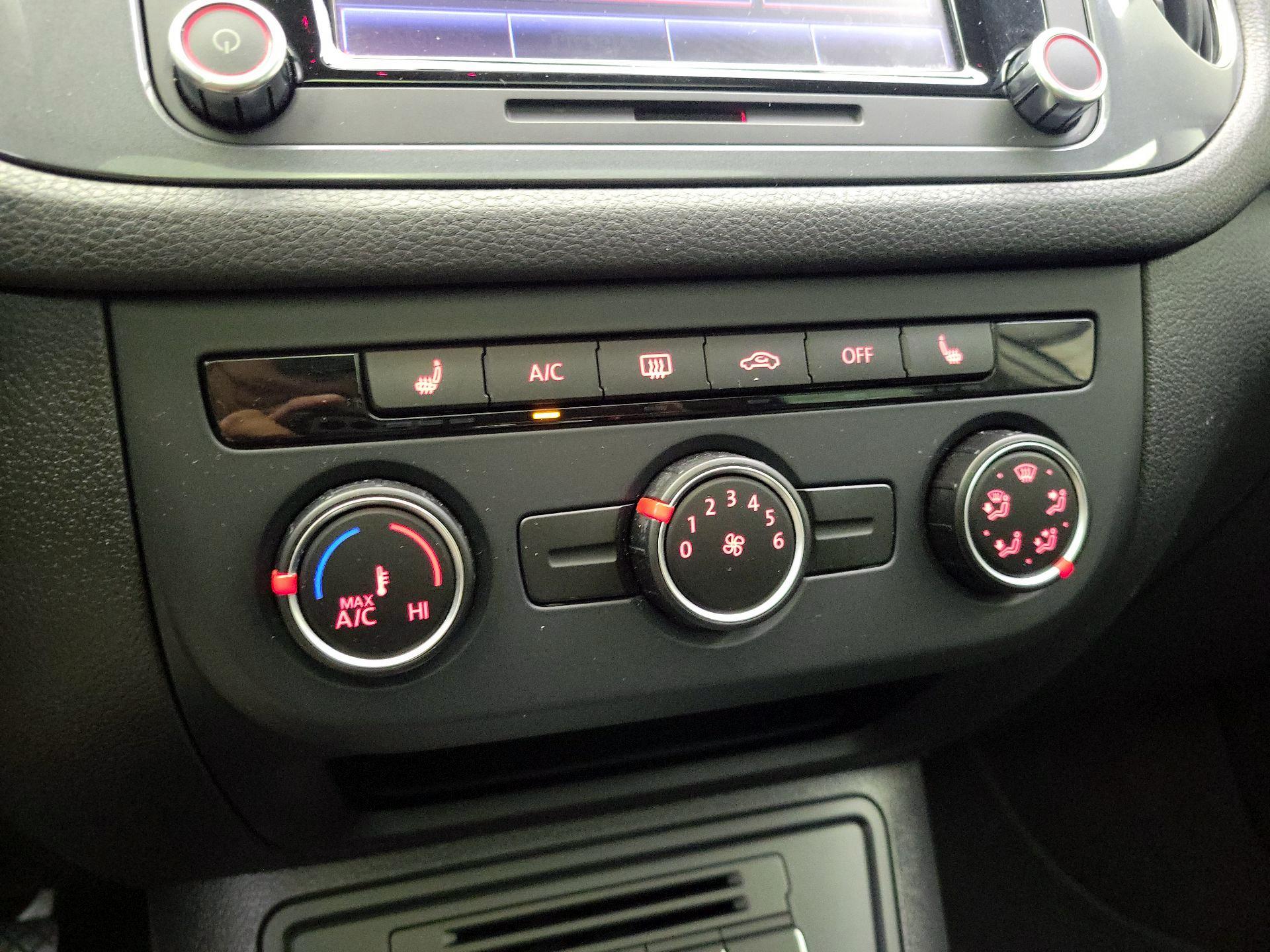 Thumbnail: 2015 Volkswagen Tiguan - 16