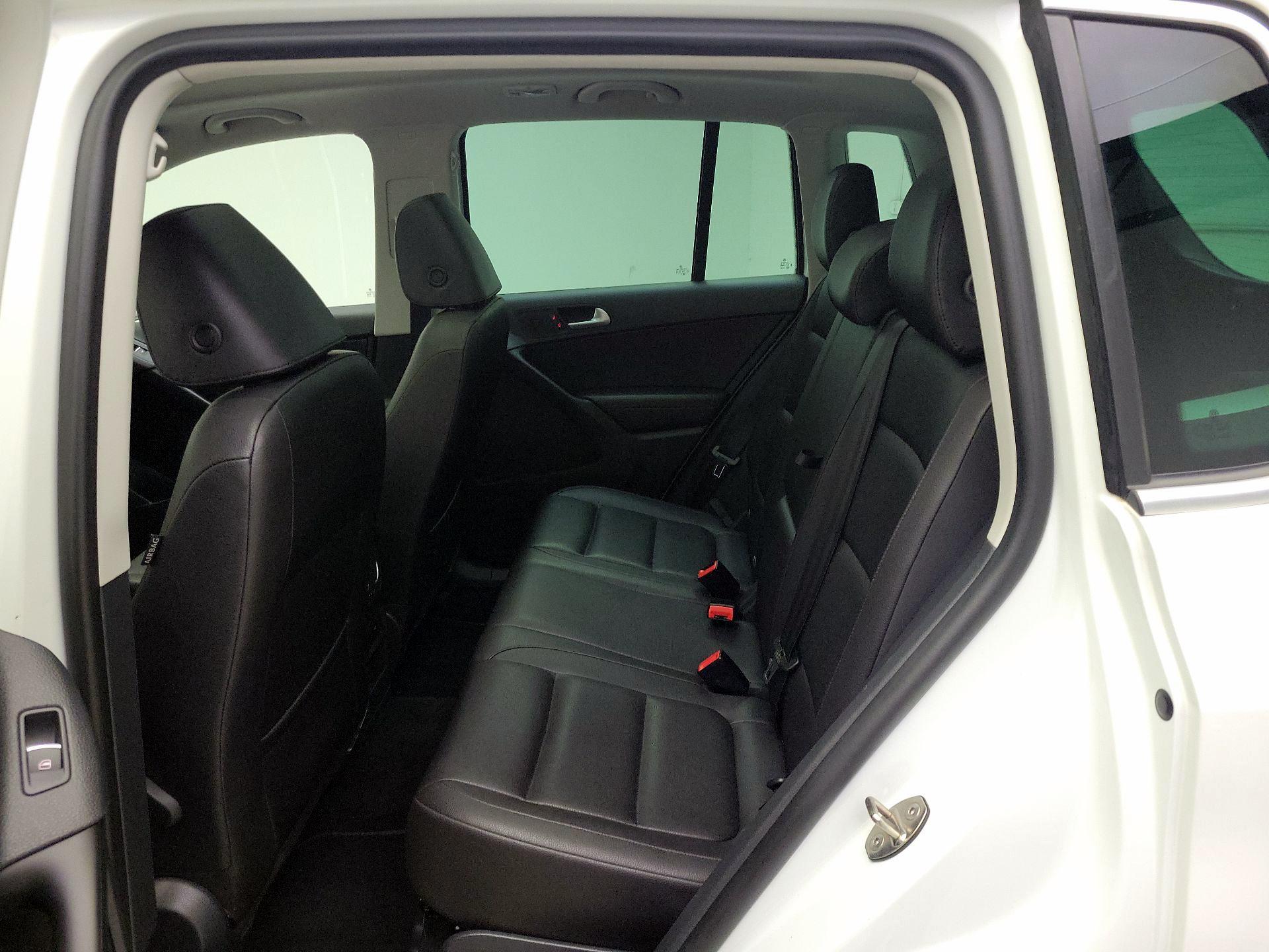Thumbnail: 2015 Volkswagen Tiguan - 20