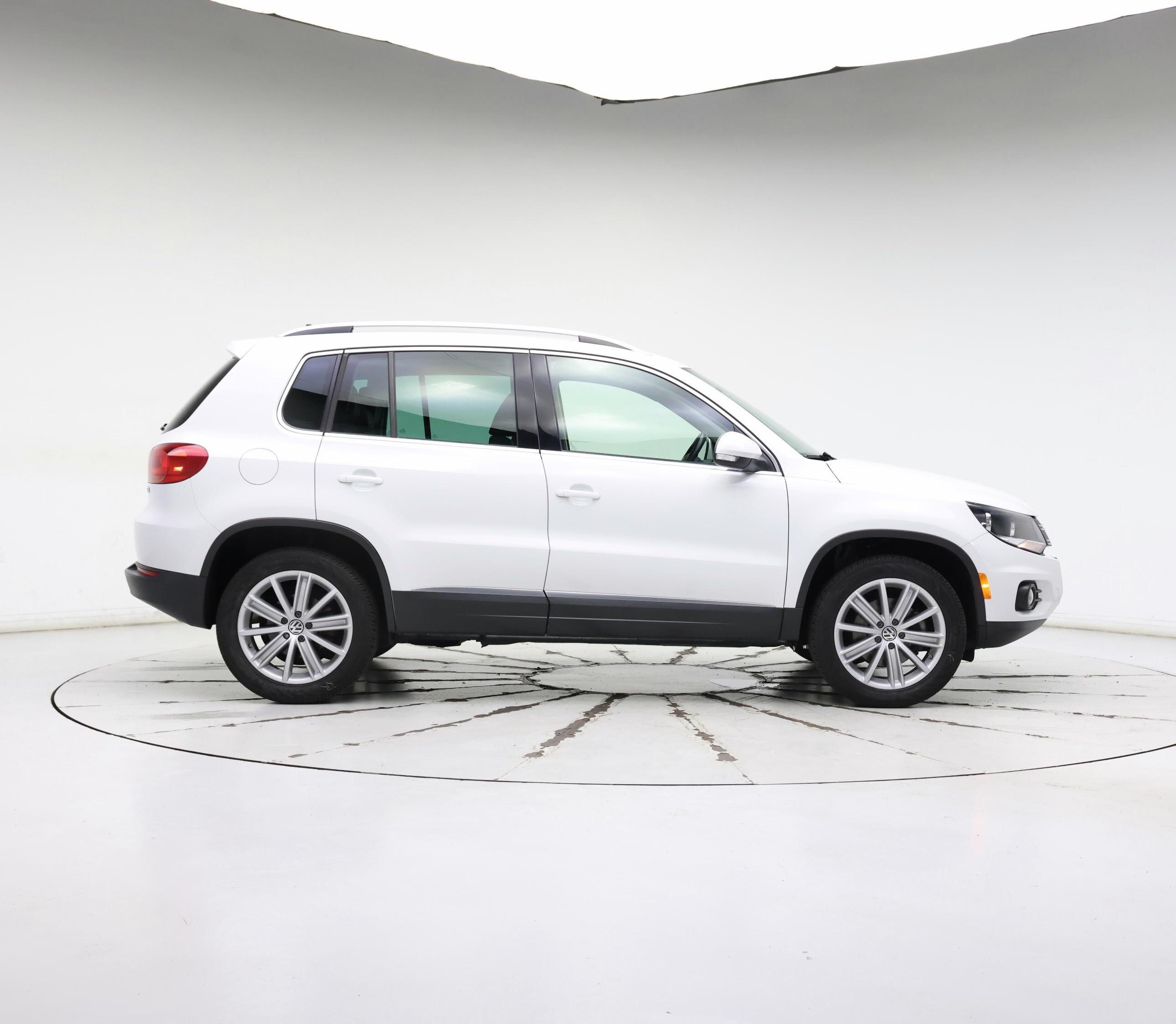Thumbnail: 2015 Volkswagen Tiguan - 7