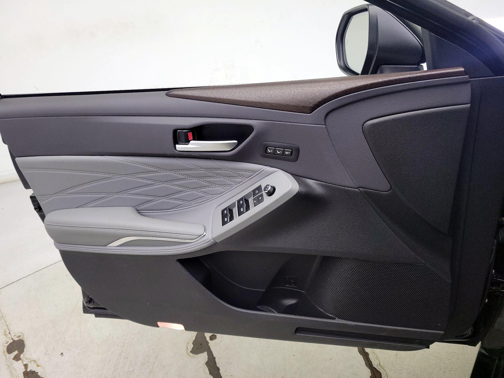 Thumbnail: 2019 Toyota Avalon - 12