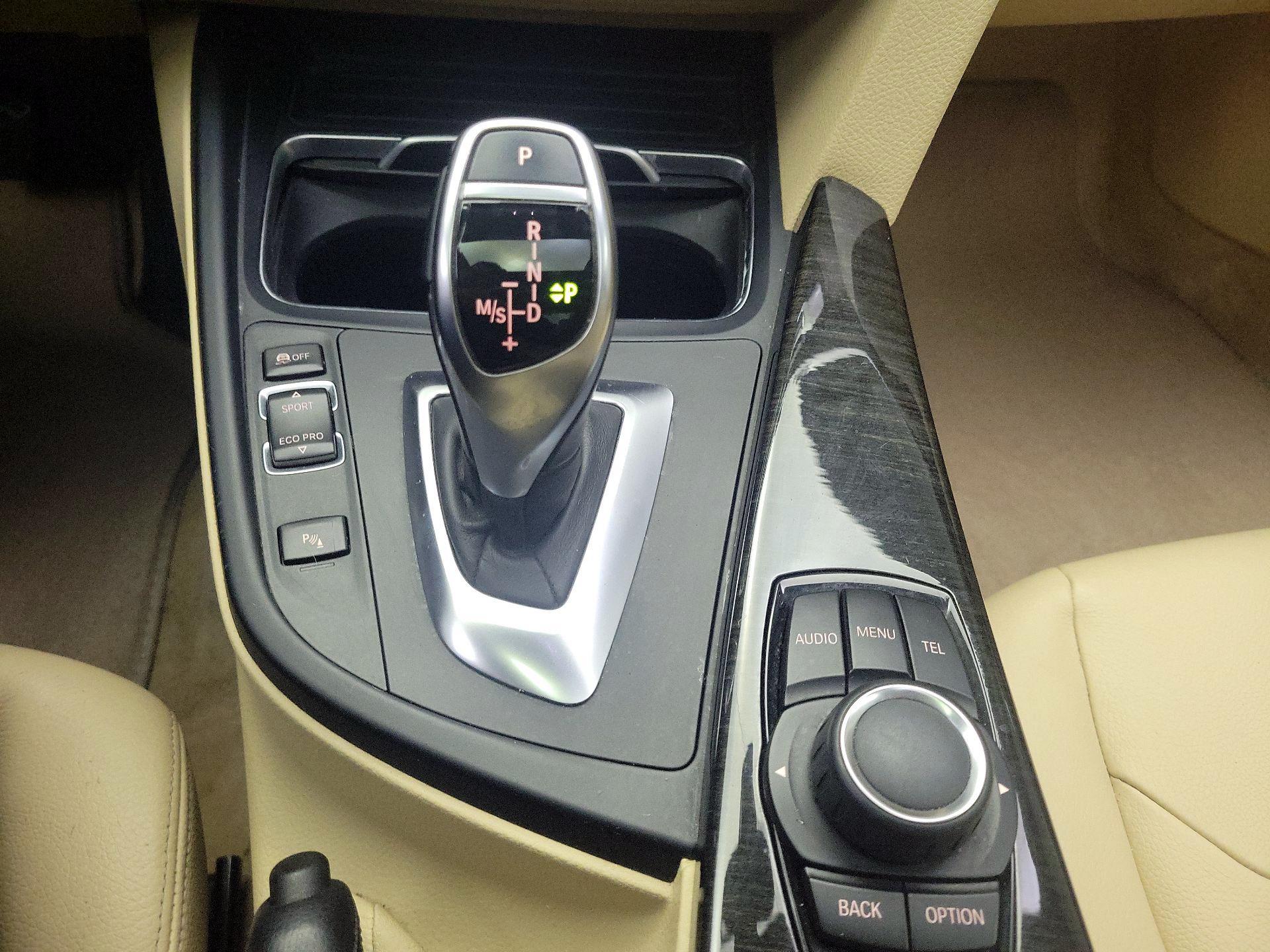 Thumbnail: 2016 BMW 3 Series - 17