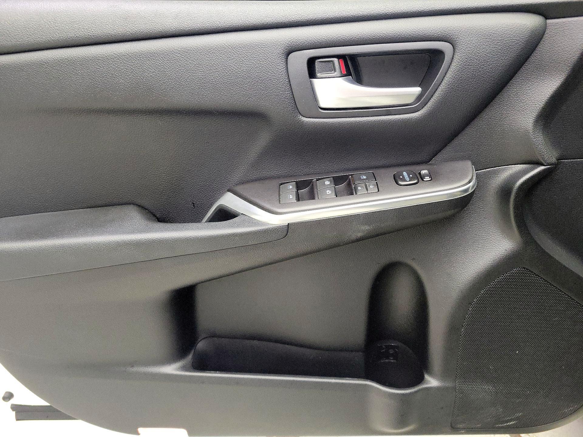 Thumbnail: 2017 Toyota Camry - 12