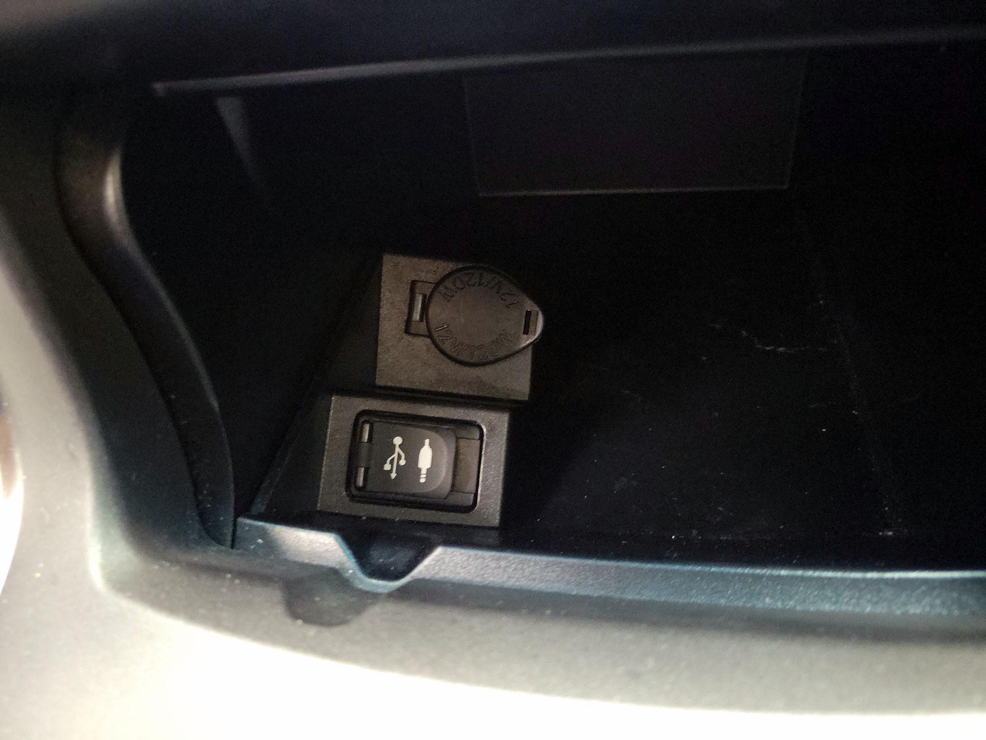 Thumbnail: 2017 Toyota Camry - 18