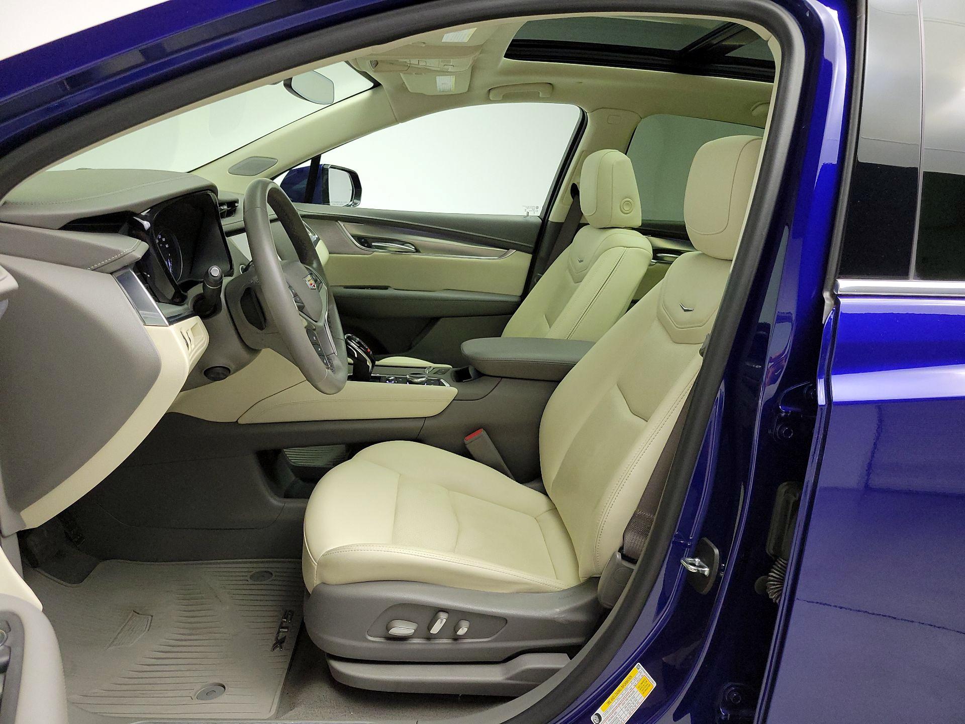 Thumbnail: 2023 Cadillac XT5 - 11