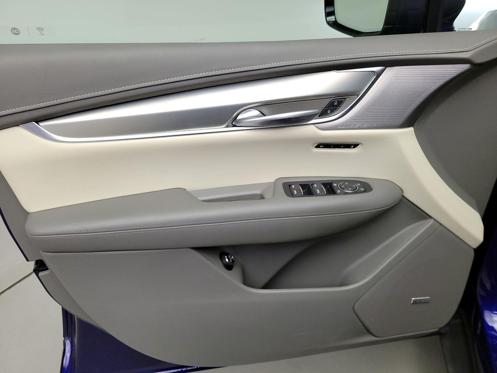 Thumbnail: 2023 Cadillac XT5 - 12