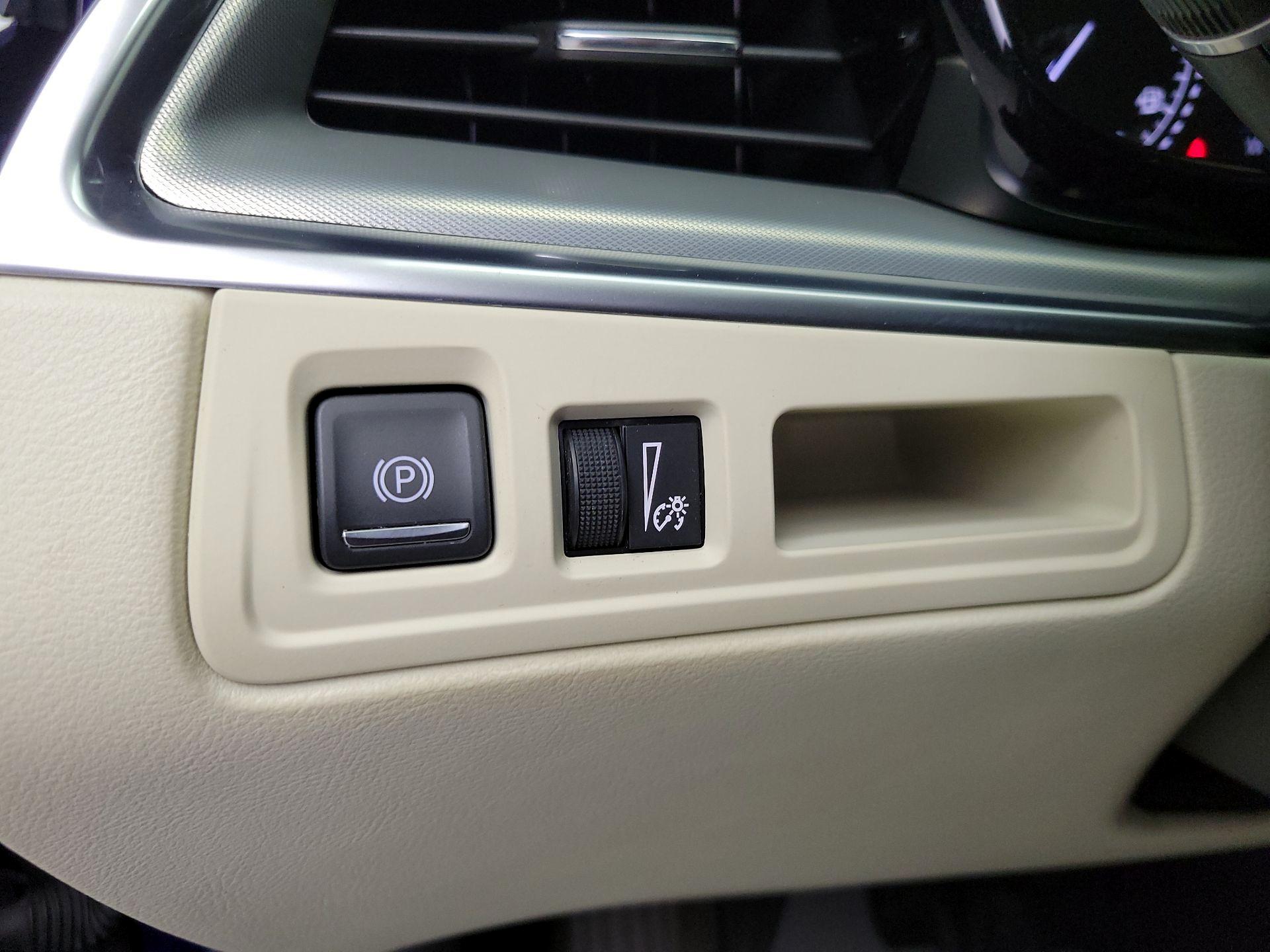 Thumbnail: 2023 Cadillac XT5 - 13