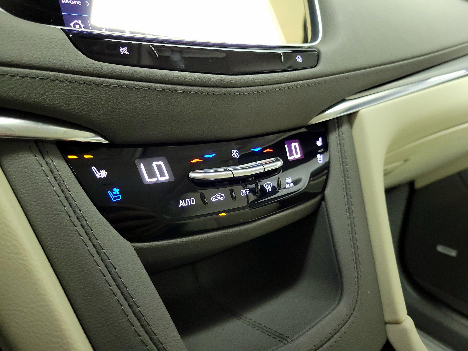 Thumbnail: 2023 Cadillac XT5 - 16