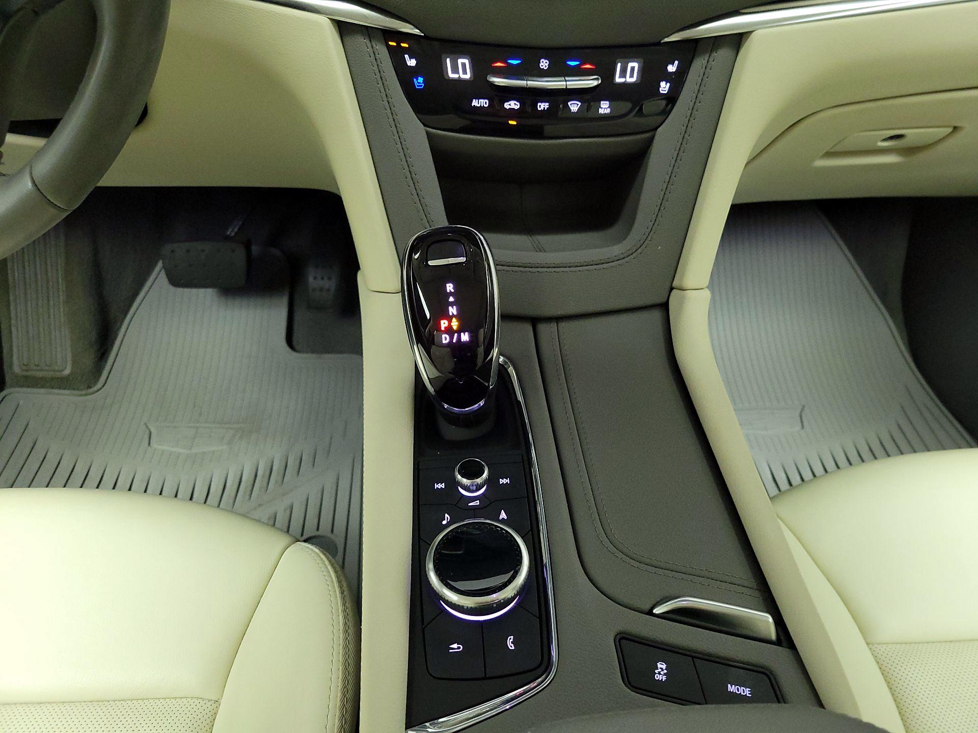 Thumbnail: 2023 Cadillac XT5 - 17