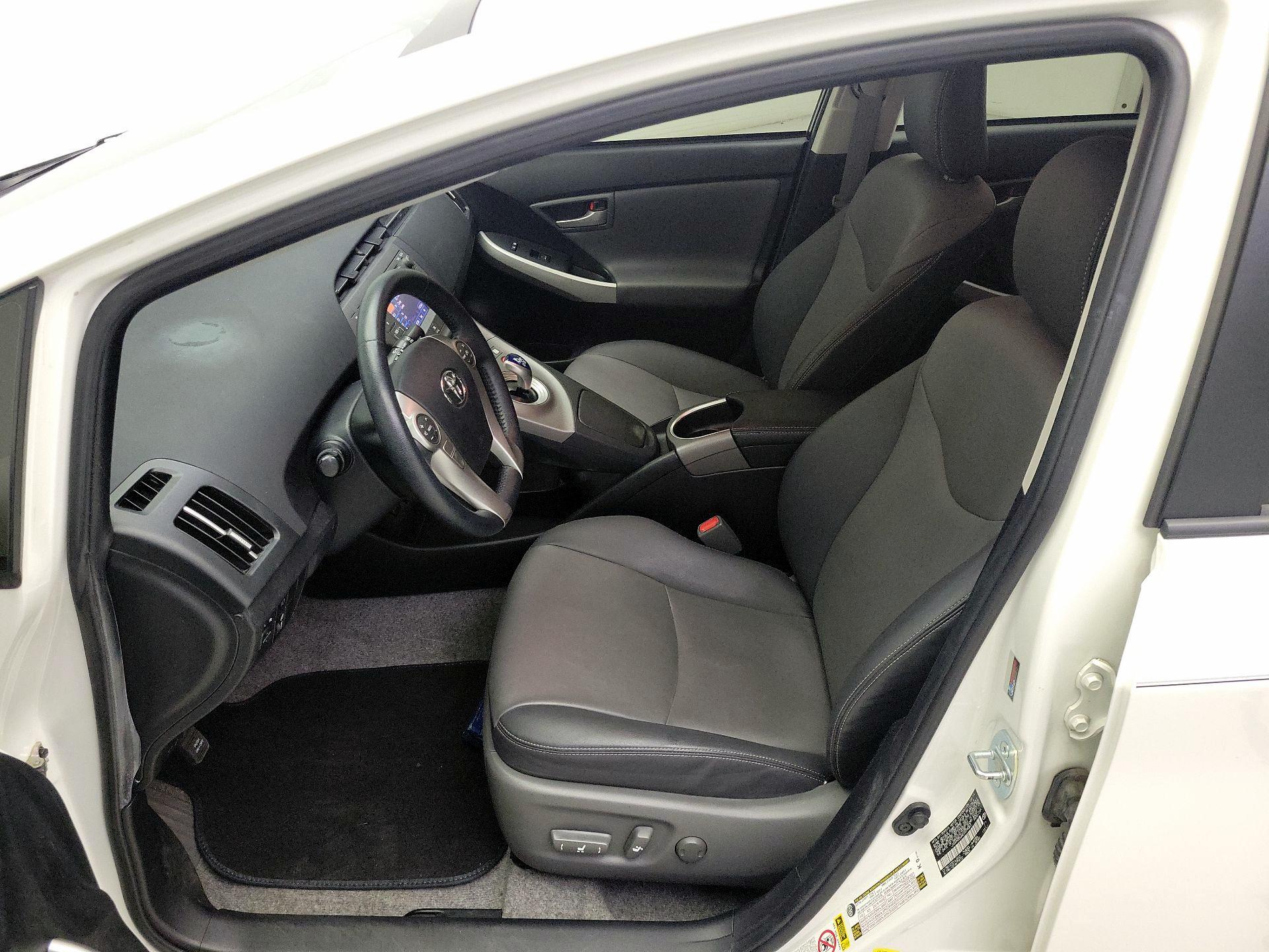 Thumbnail: 2014 Toyota Prius - 11