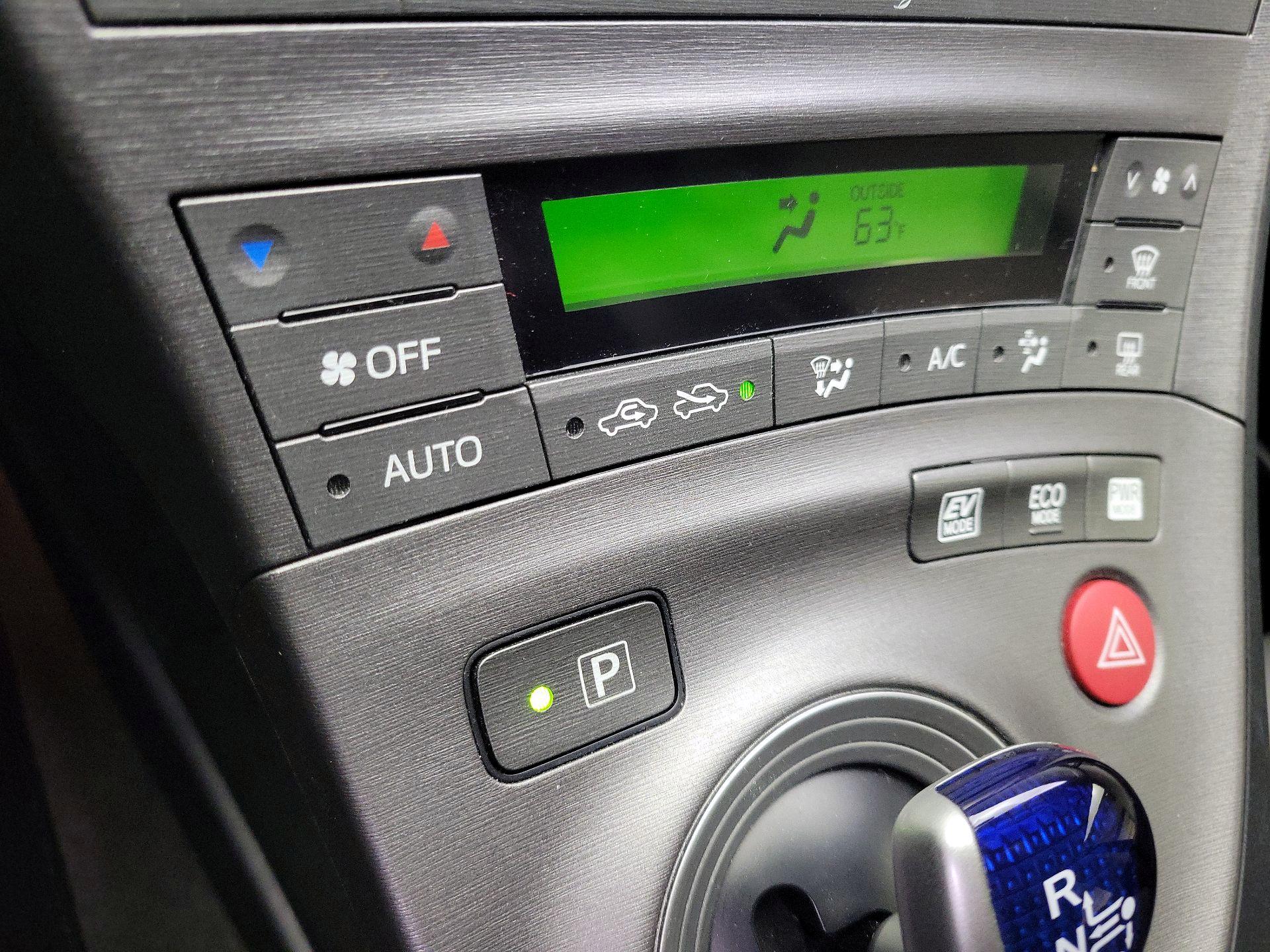 Thumbnail: 2014 Toyota Prius - 16