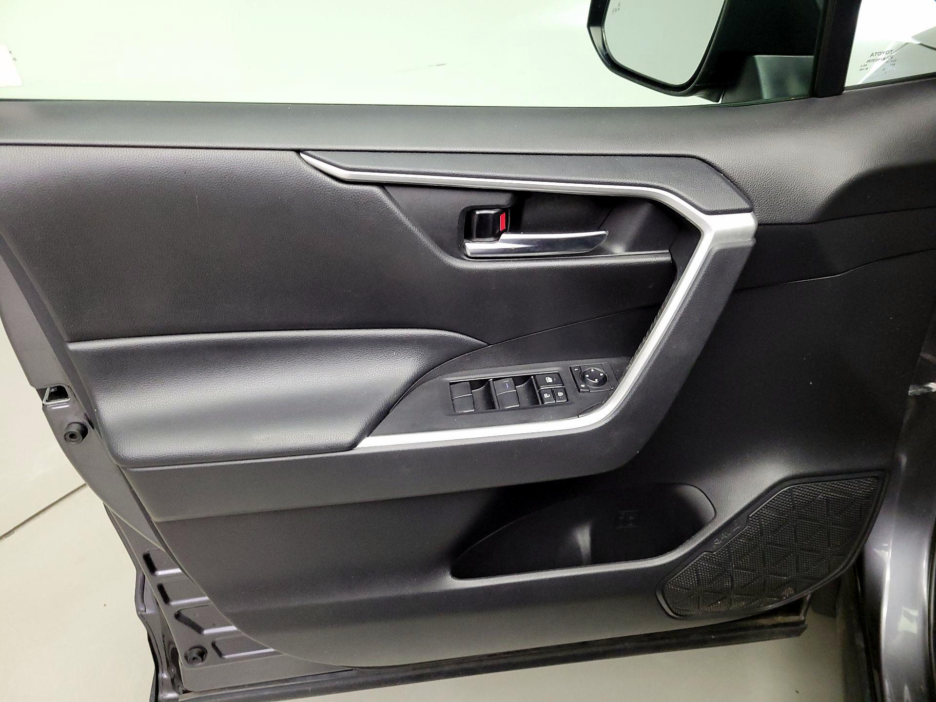 Thumbnail: 2021 Toyota RAV4 - 12